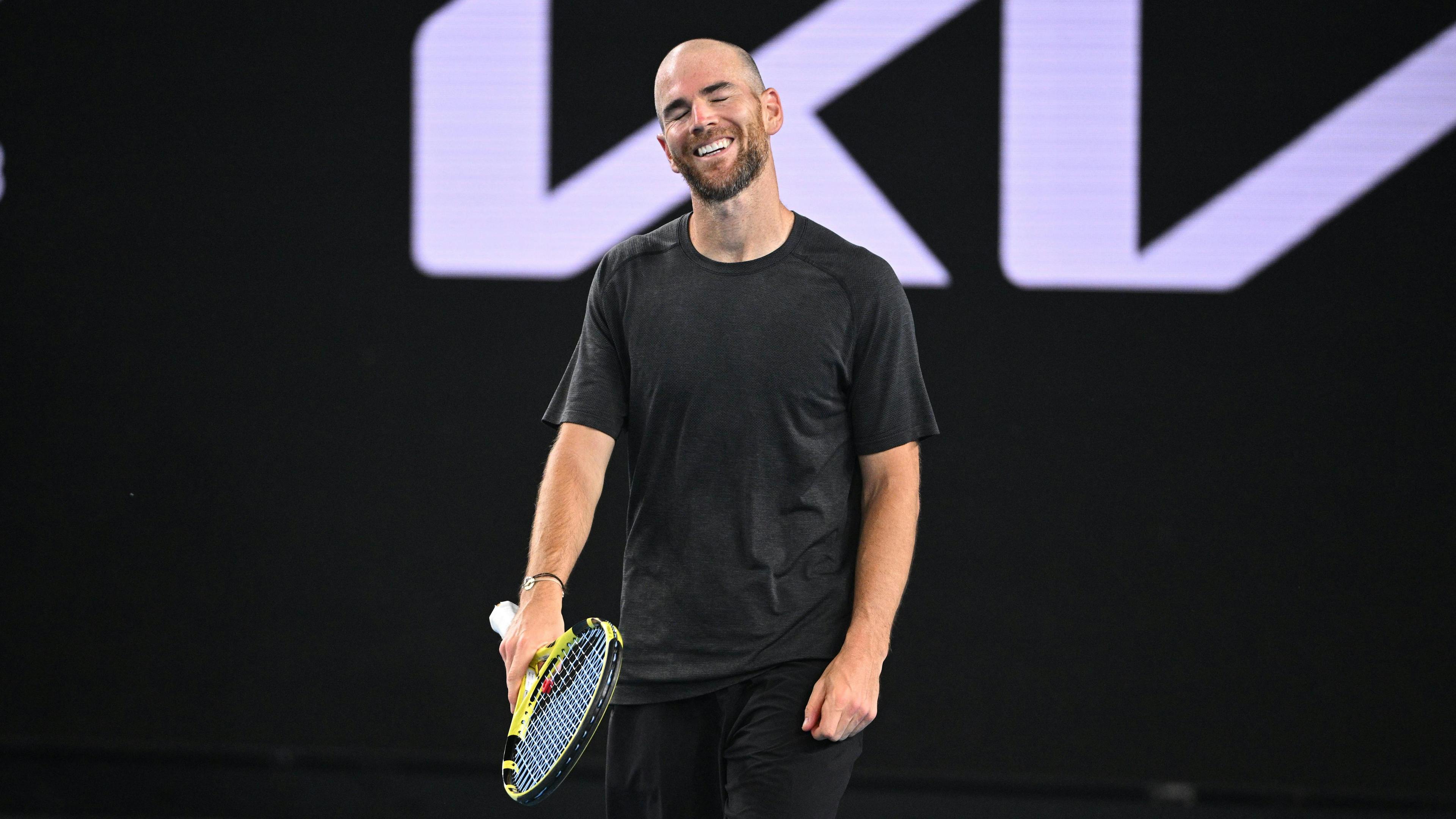 Heureux, épuisé, Adrian Mannarino sort vainqueur à 2h30 du matin...