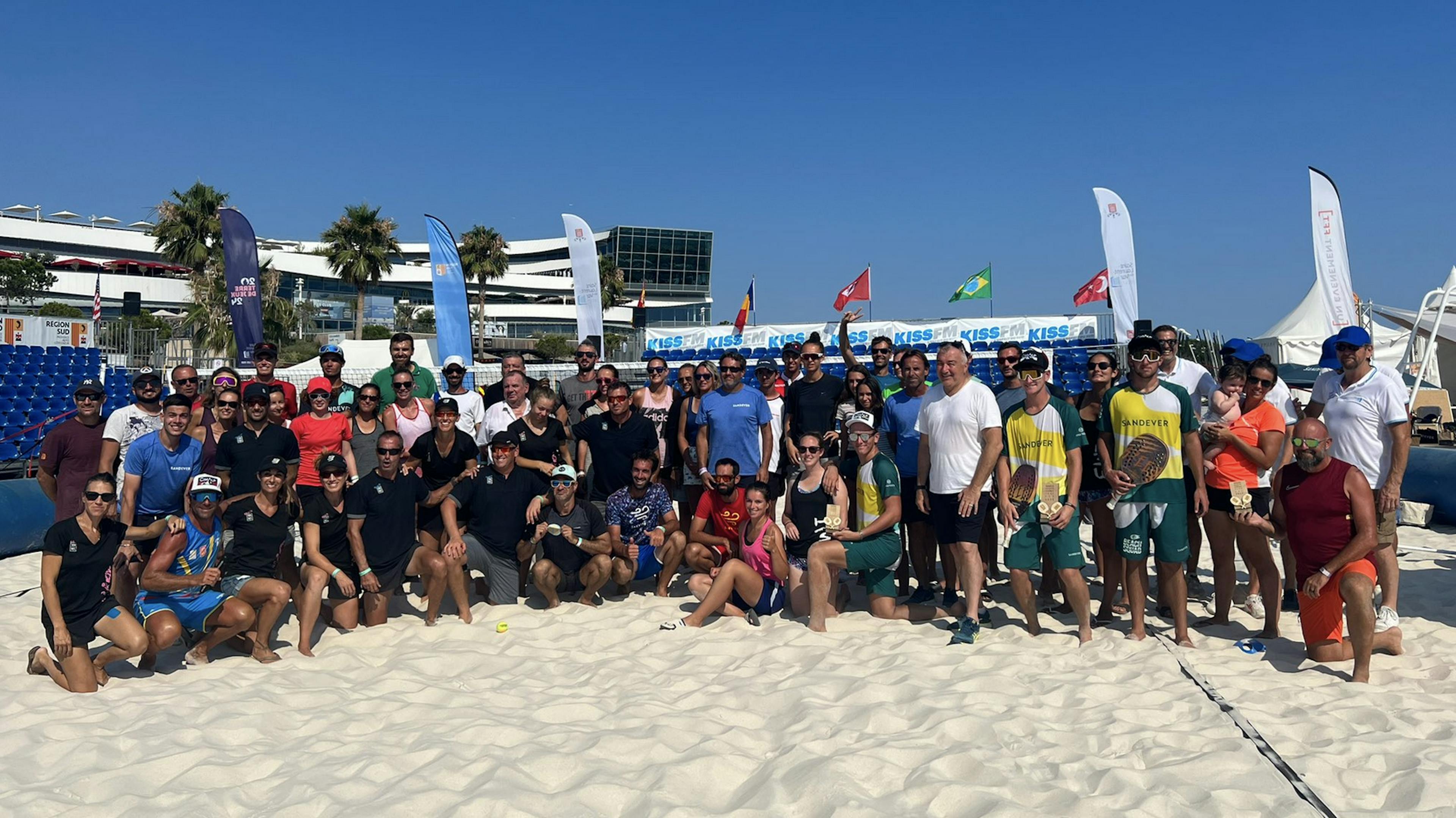 Curieux, novices, joueurs de tennis ou familiers avec le beach tennis ont répondu présent à Saint-Laurent-du-Var.