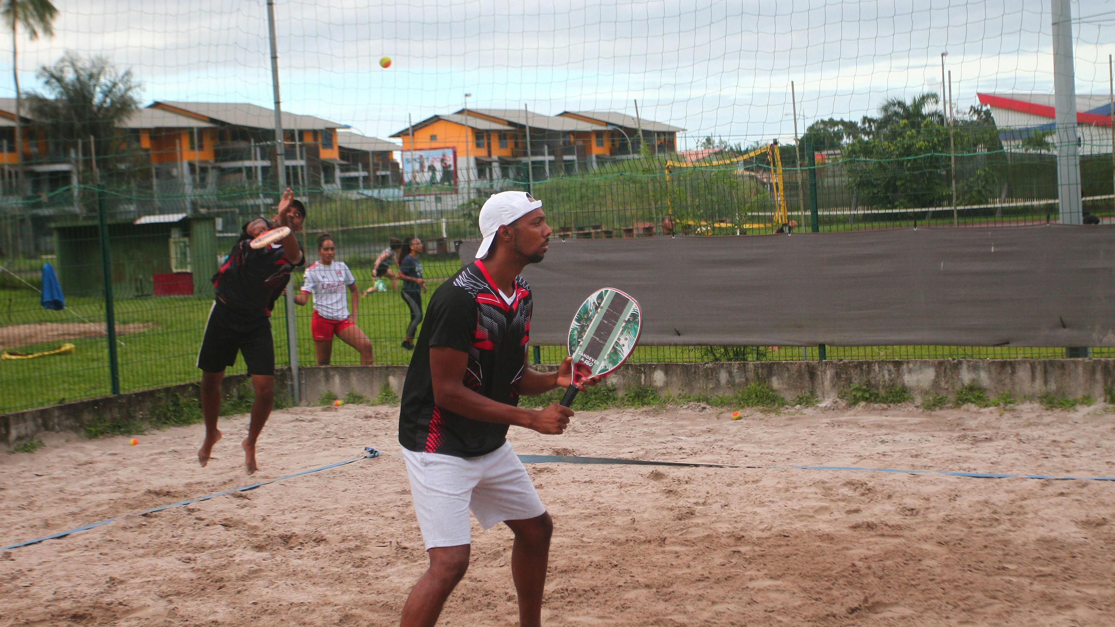 La Guyane s'éveille au beach tennis !