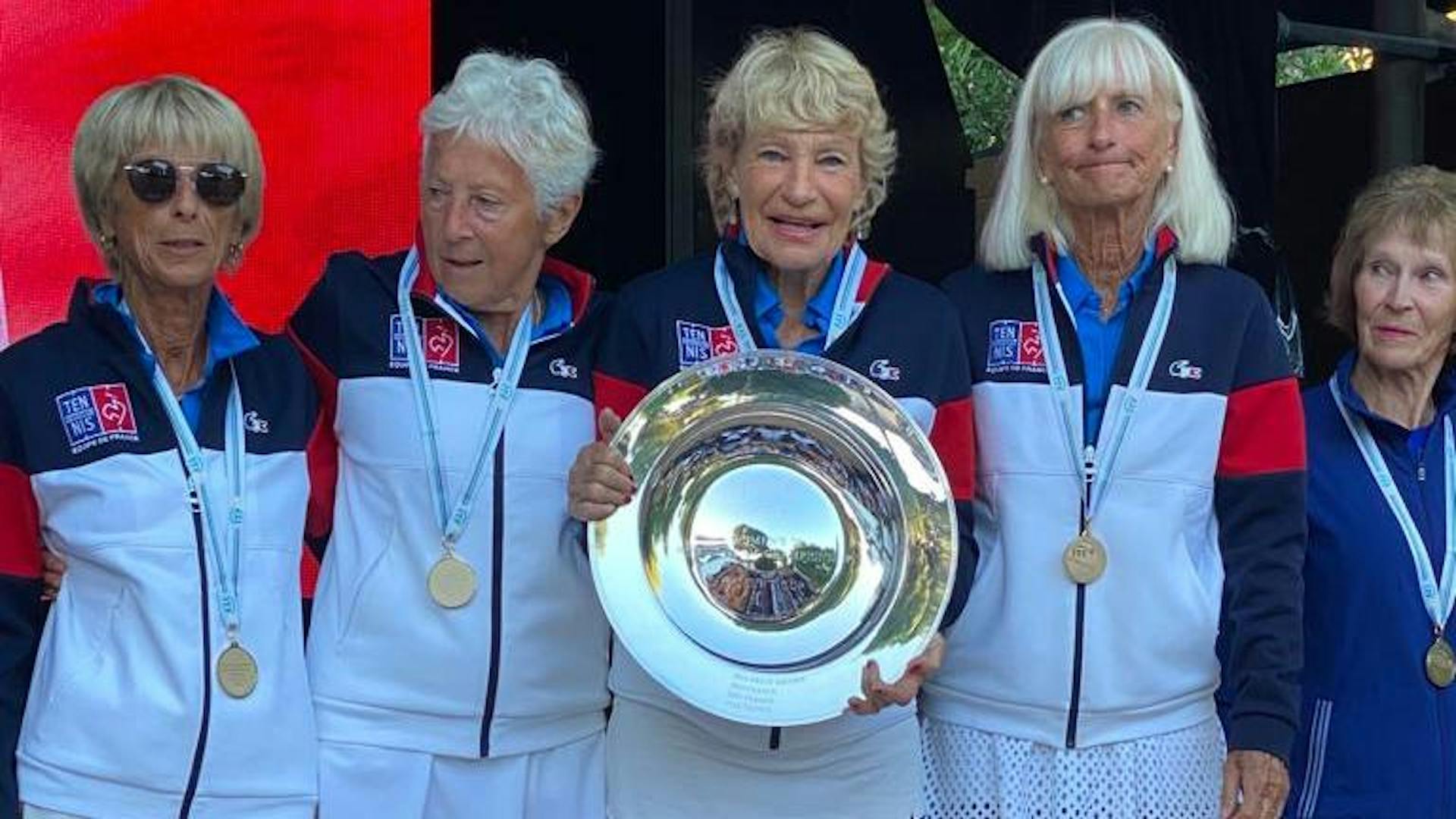 L'équipe de France 75 ans dames, des femmes en or !