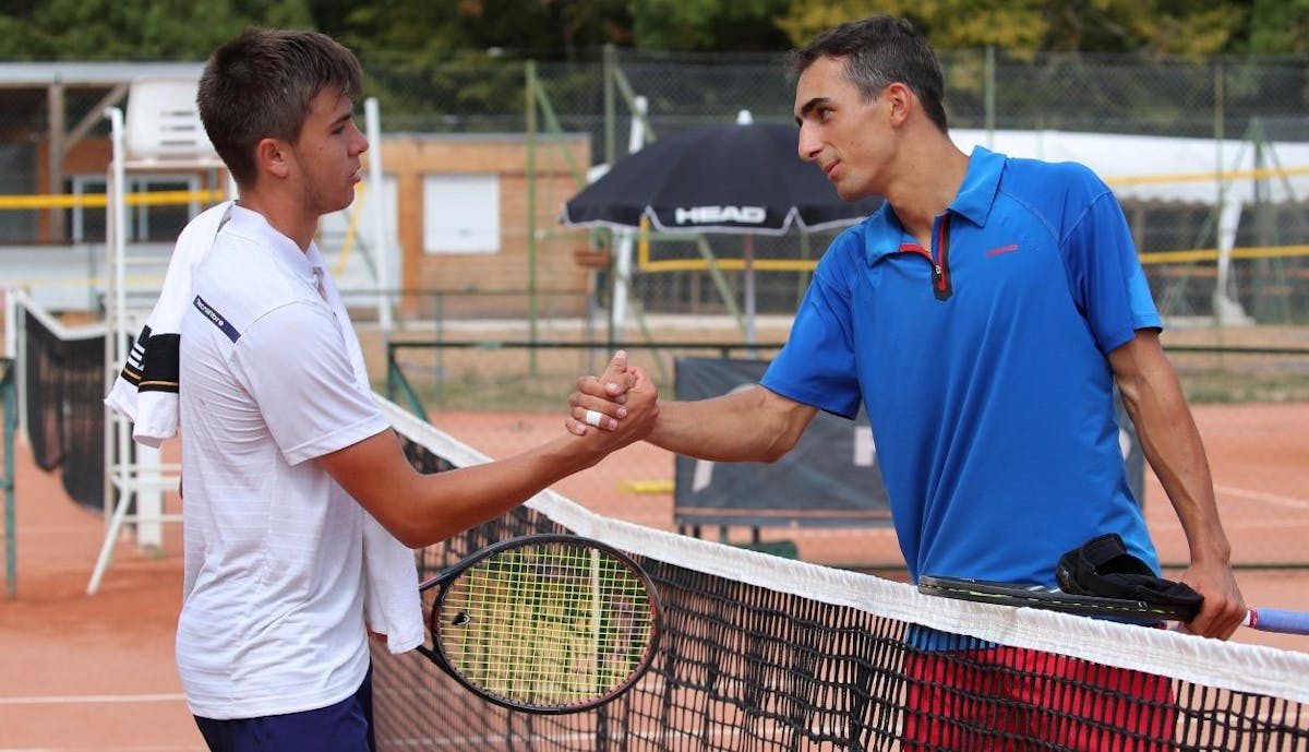 CDF 17-18 ans garçons : Axel Garcian par jet de l&#039;éponge | Fédération française de tennis