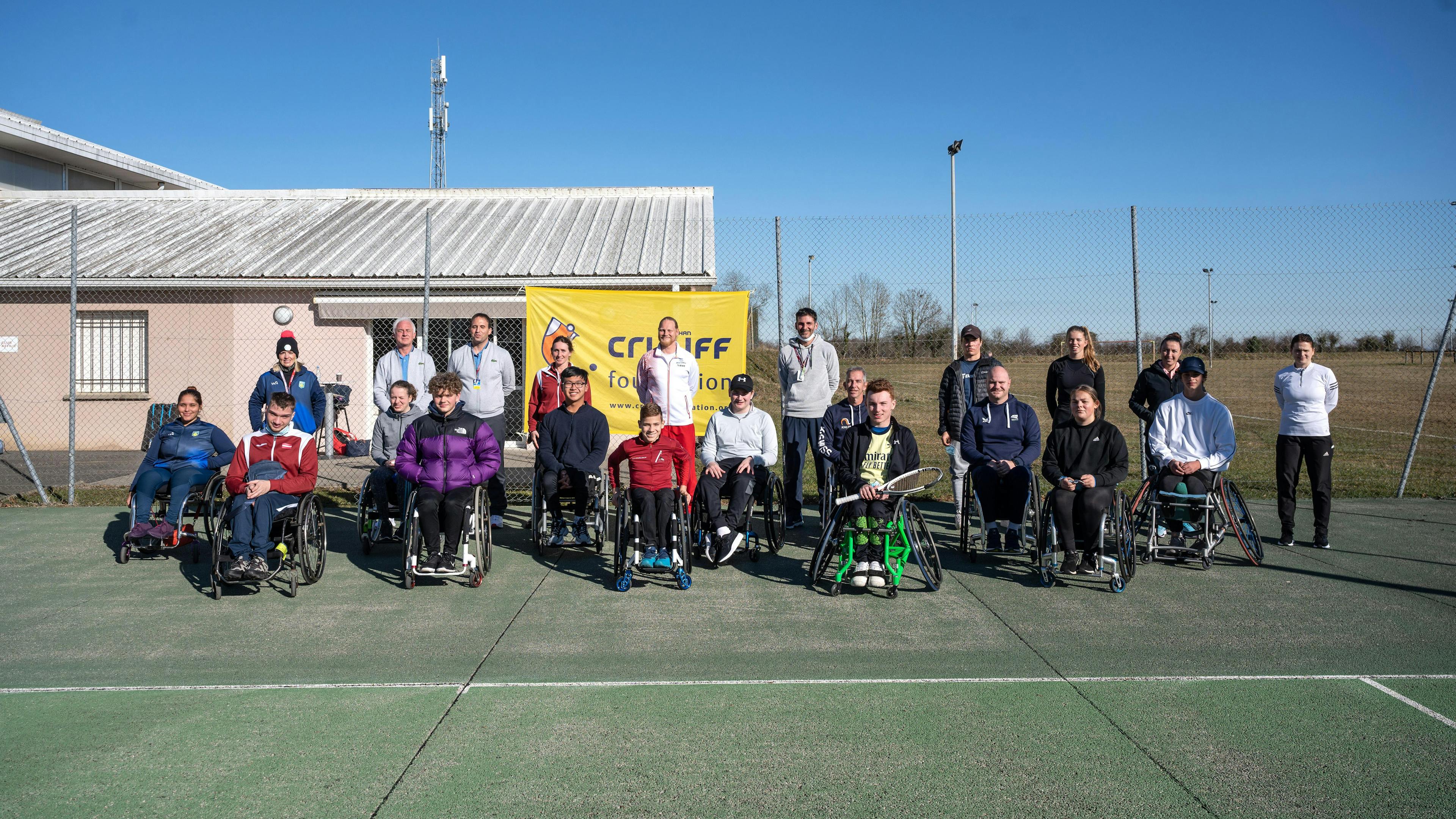 Stage de tennis fauteuil avant les Petits As, à Ossun.