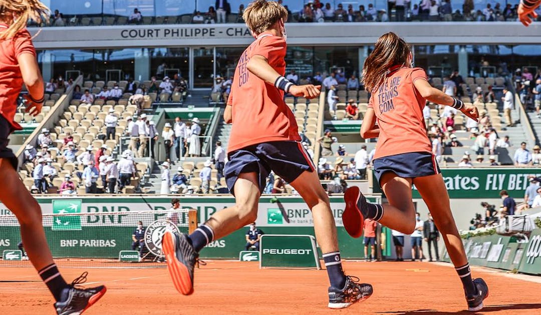 Plongée au coeur de l'aventure des ramasseurs de Roland-Garros | Fédération française de tennis