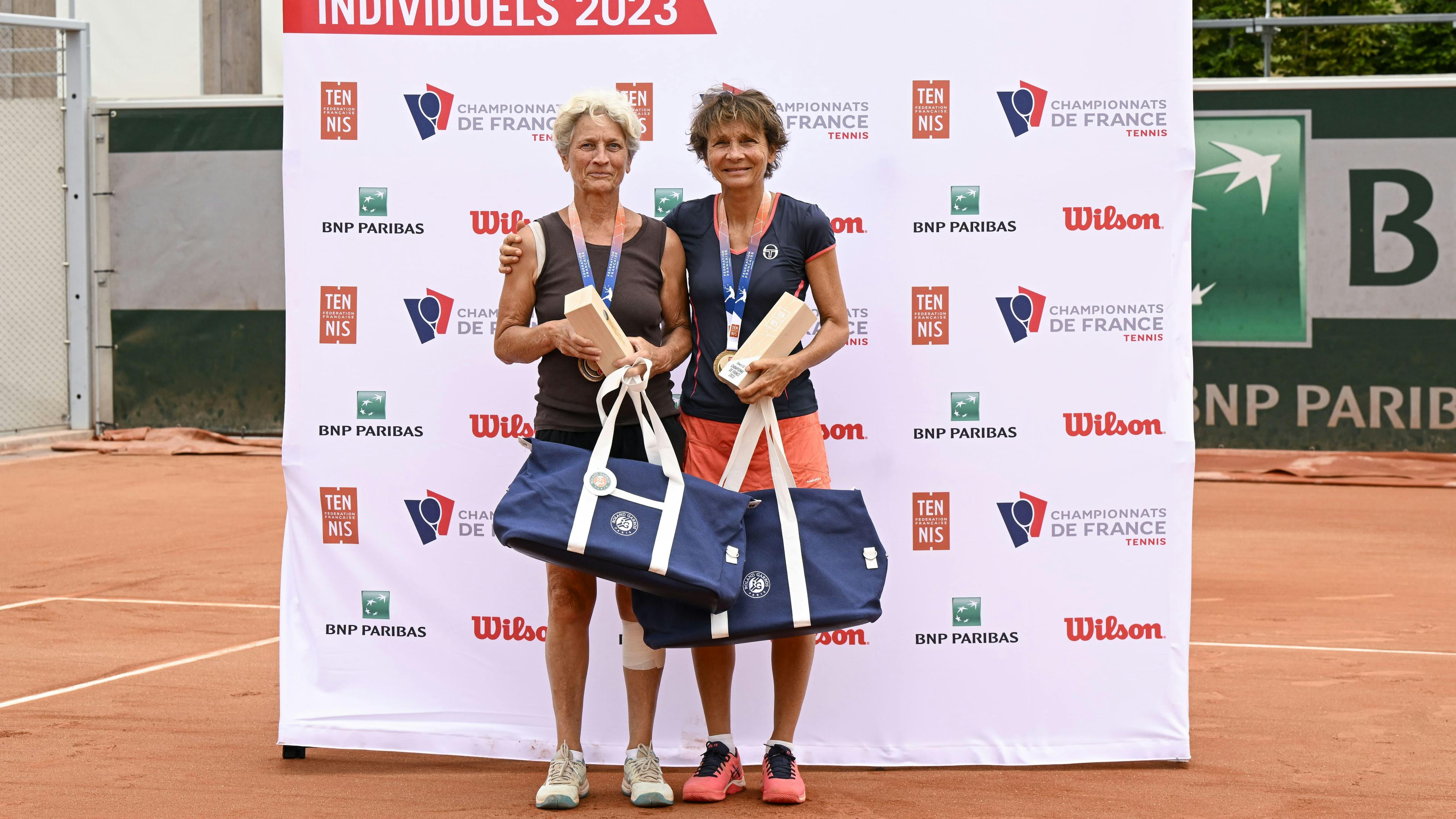 Chantal Grimal et Lise Pollet avec leurs trophées