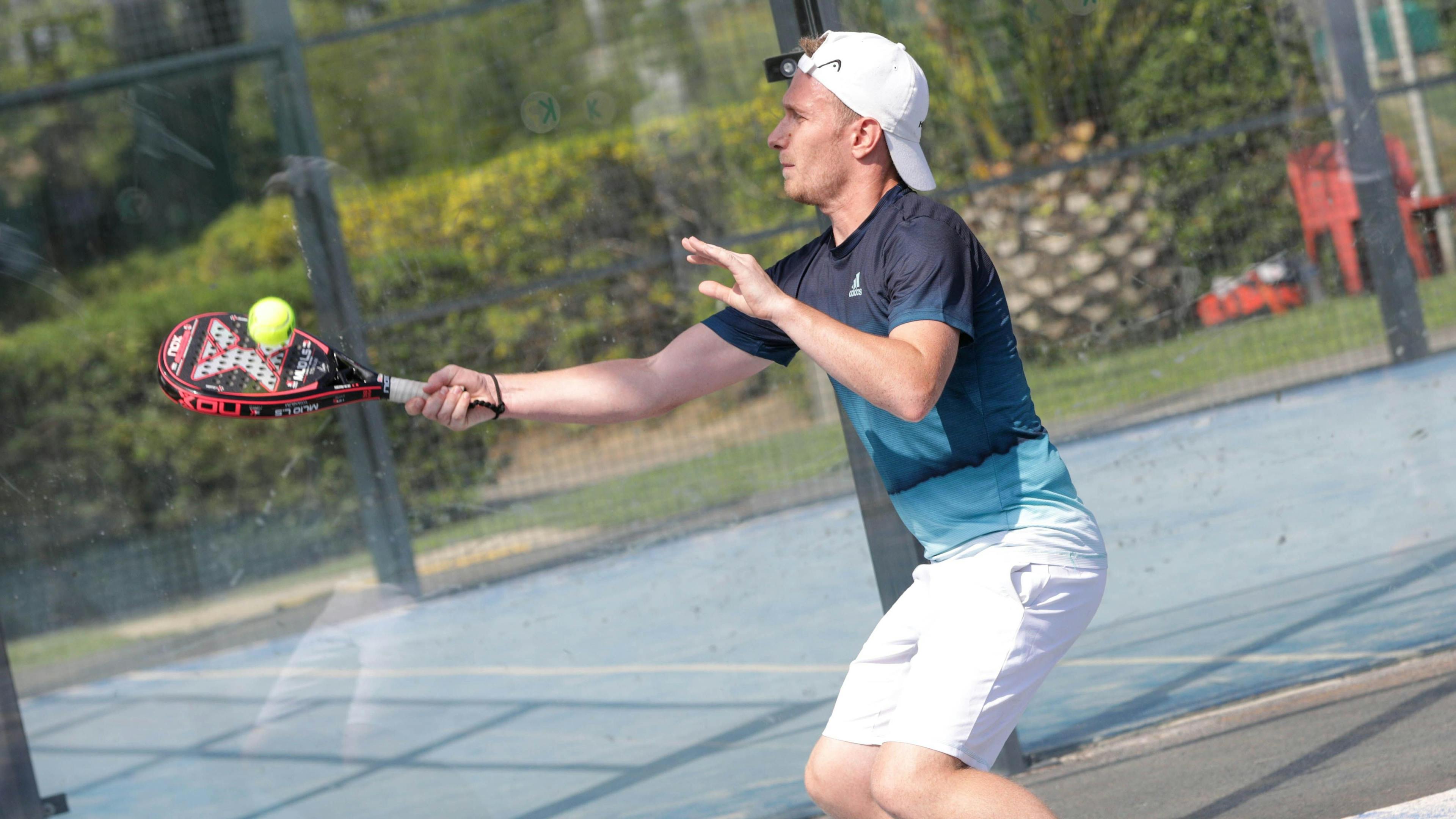 Jérémy est un passionné de Padel depuis plusieurs années.