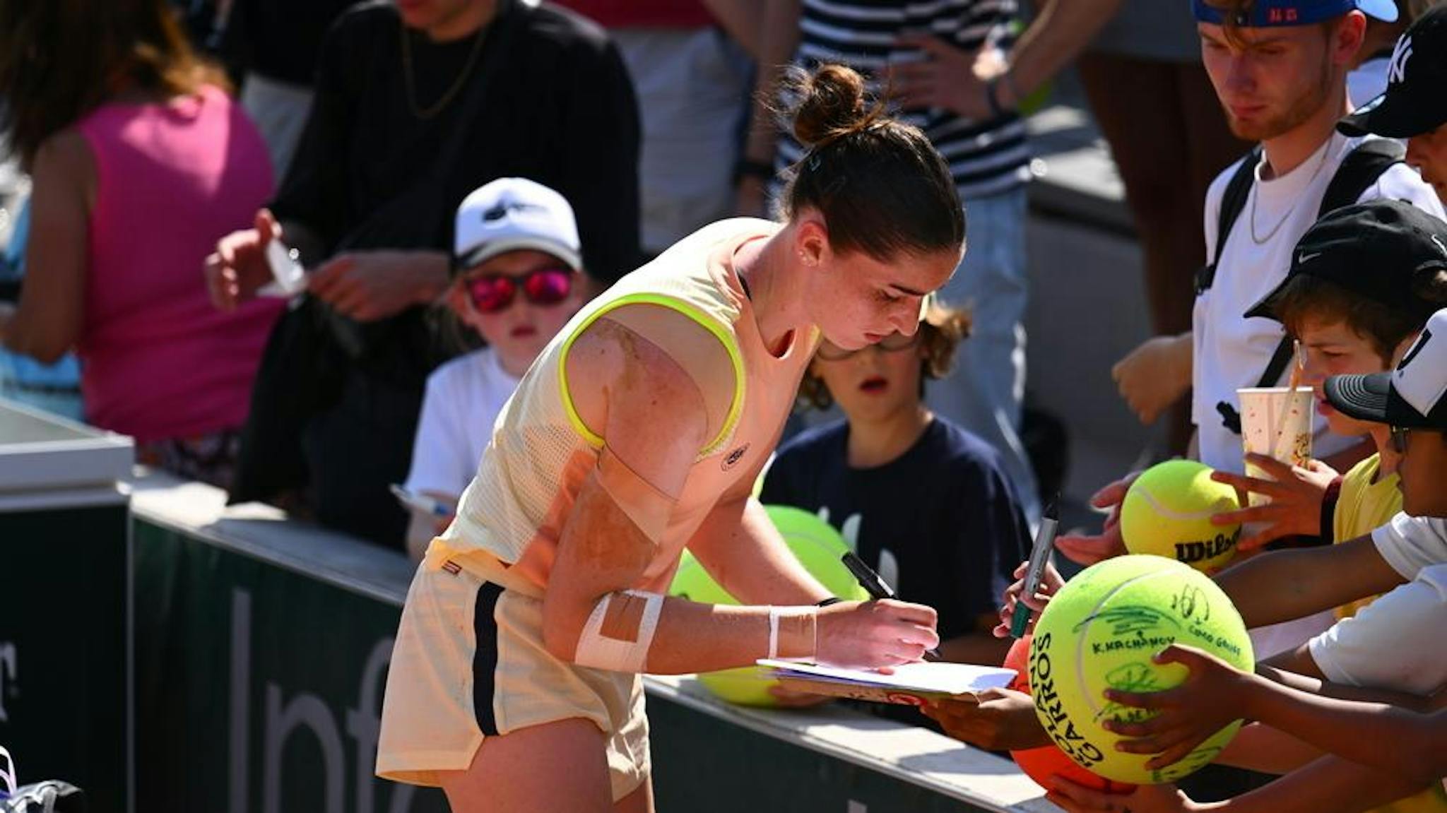 Elsa Jacquemot lors des qualifications de Roland-Garros 2023