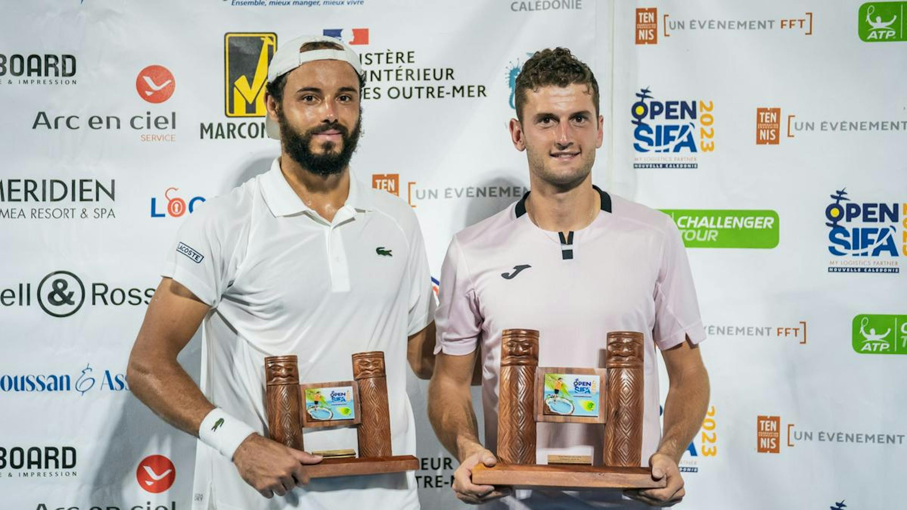 Laurent Lokoli (à g.) débute par une finale et prend la tête du classement "Destination Roland-Garros".