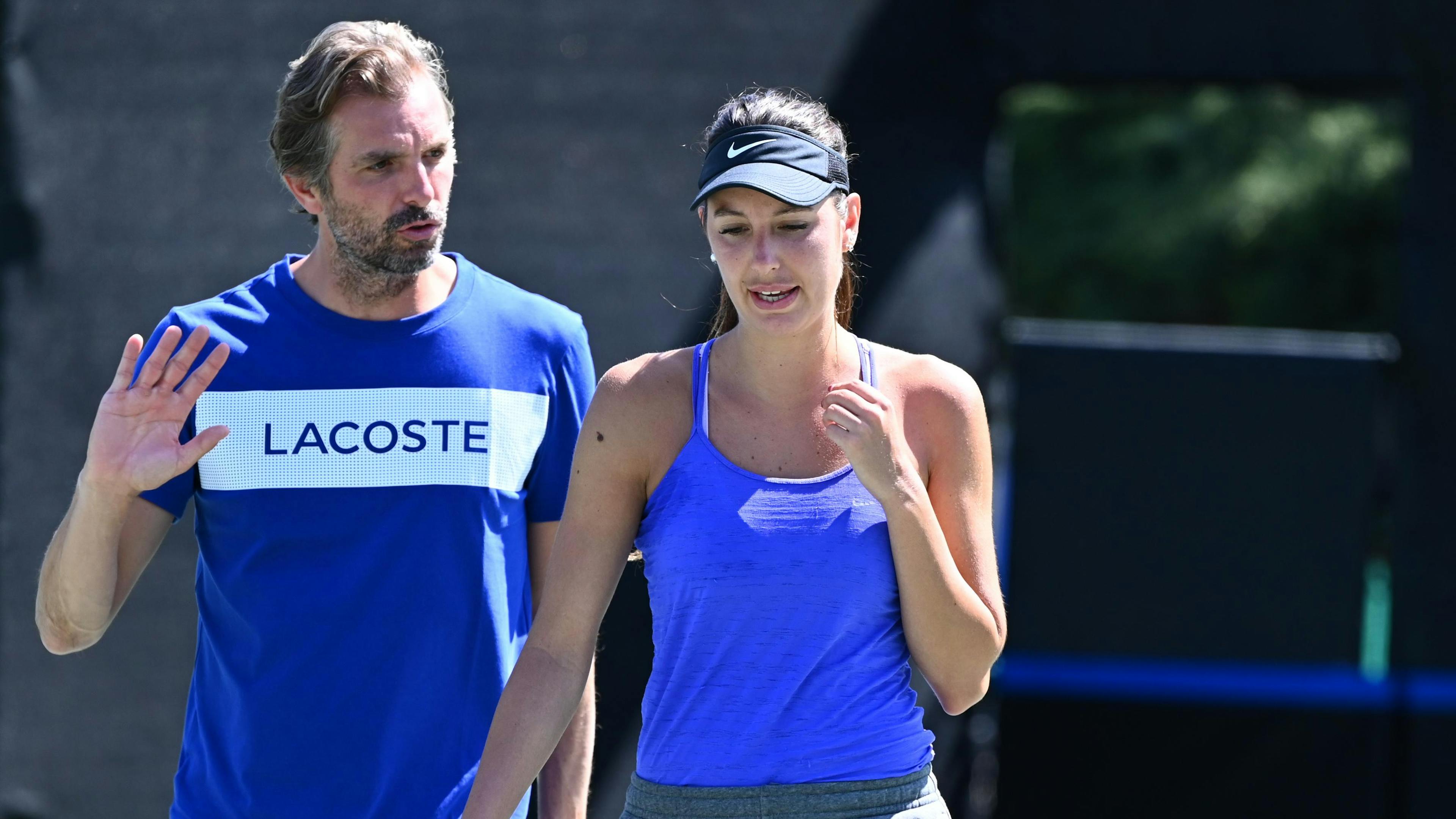 Avec la nouvelle venue sous son capitanat Océane Dodin, Julien Benneteau a beaucoup échangé dès les premiers entraînements.