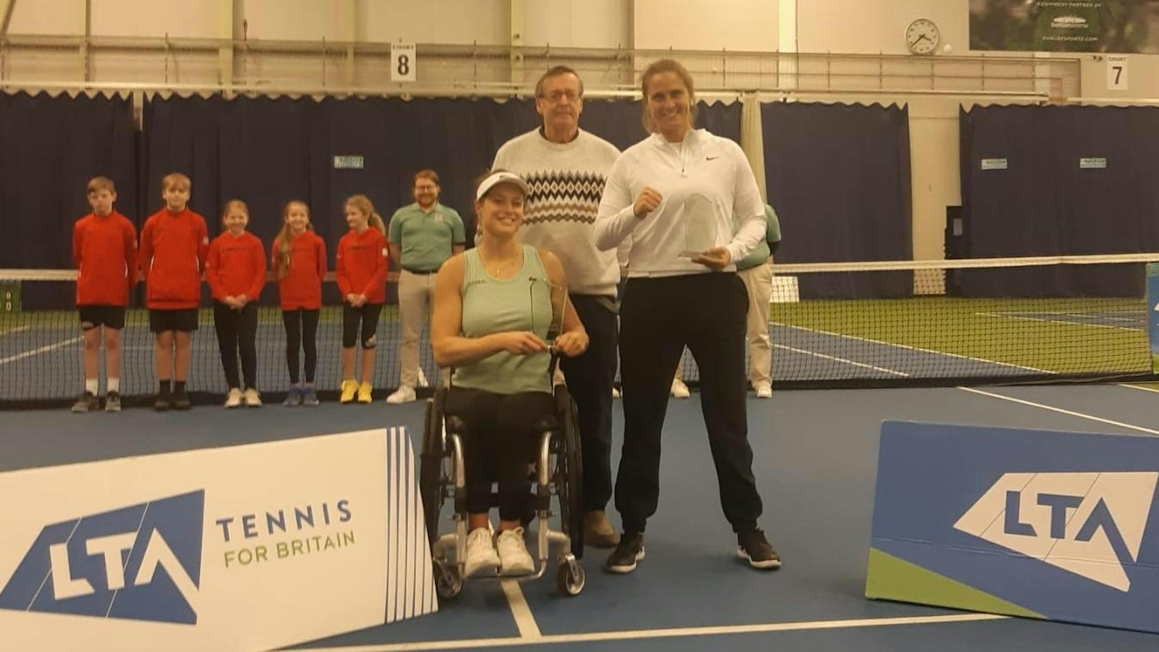 Les Françaises sont reparties de Bolton avec le trophée du double dames.