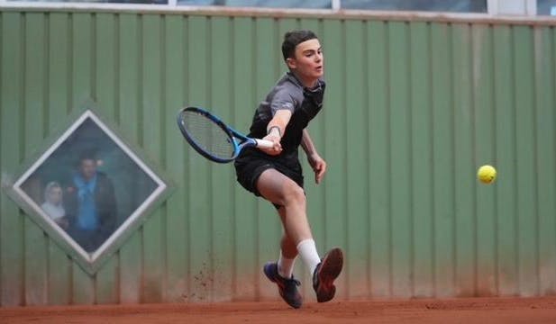 13-14 ans : Lucas Bazin, le portrait vidéo | Fédération française de tennis