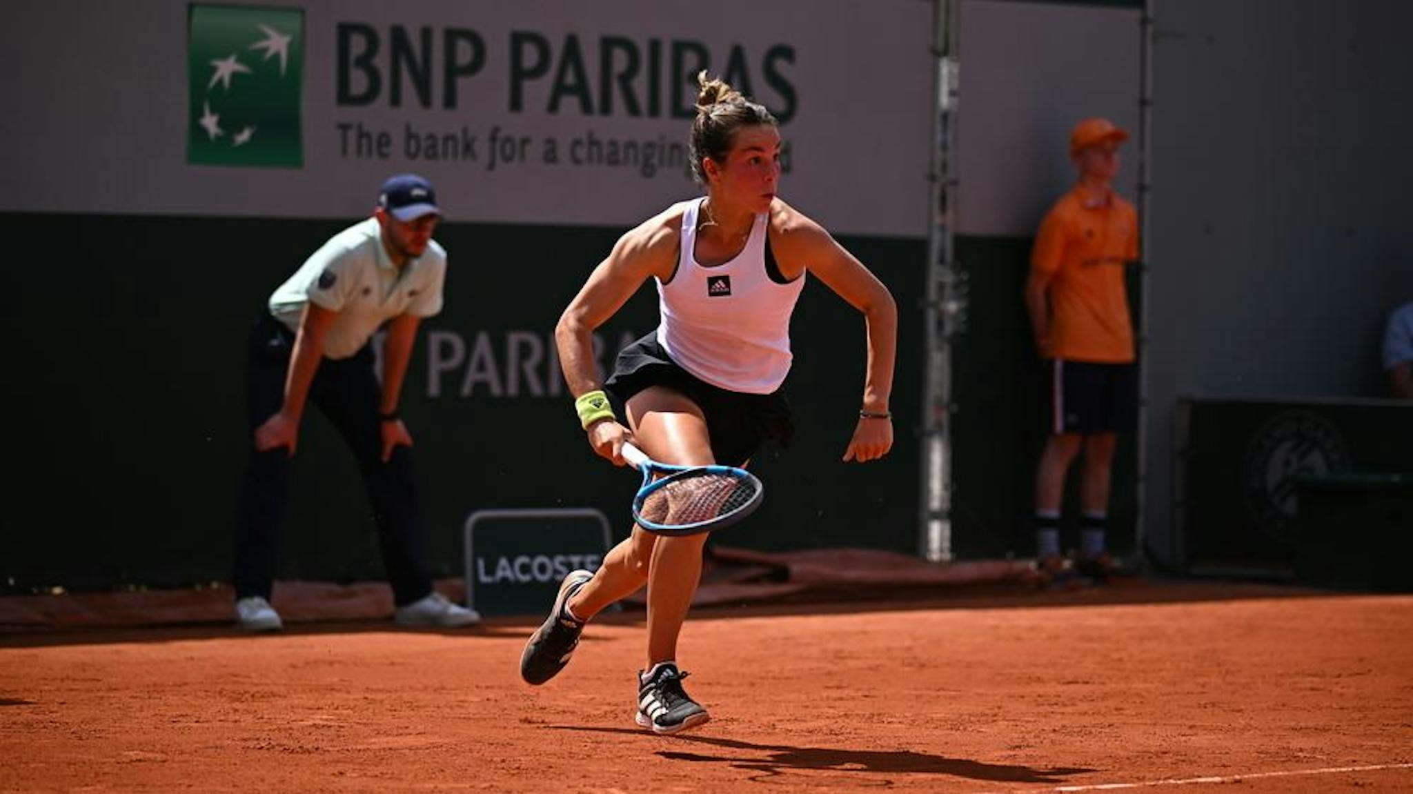 Loïs Boisson sur la terre battue de Roland-Garros en 2022.