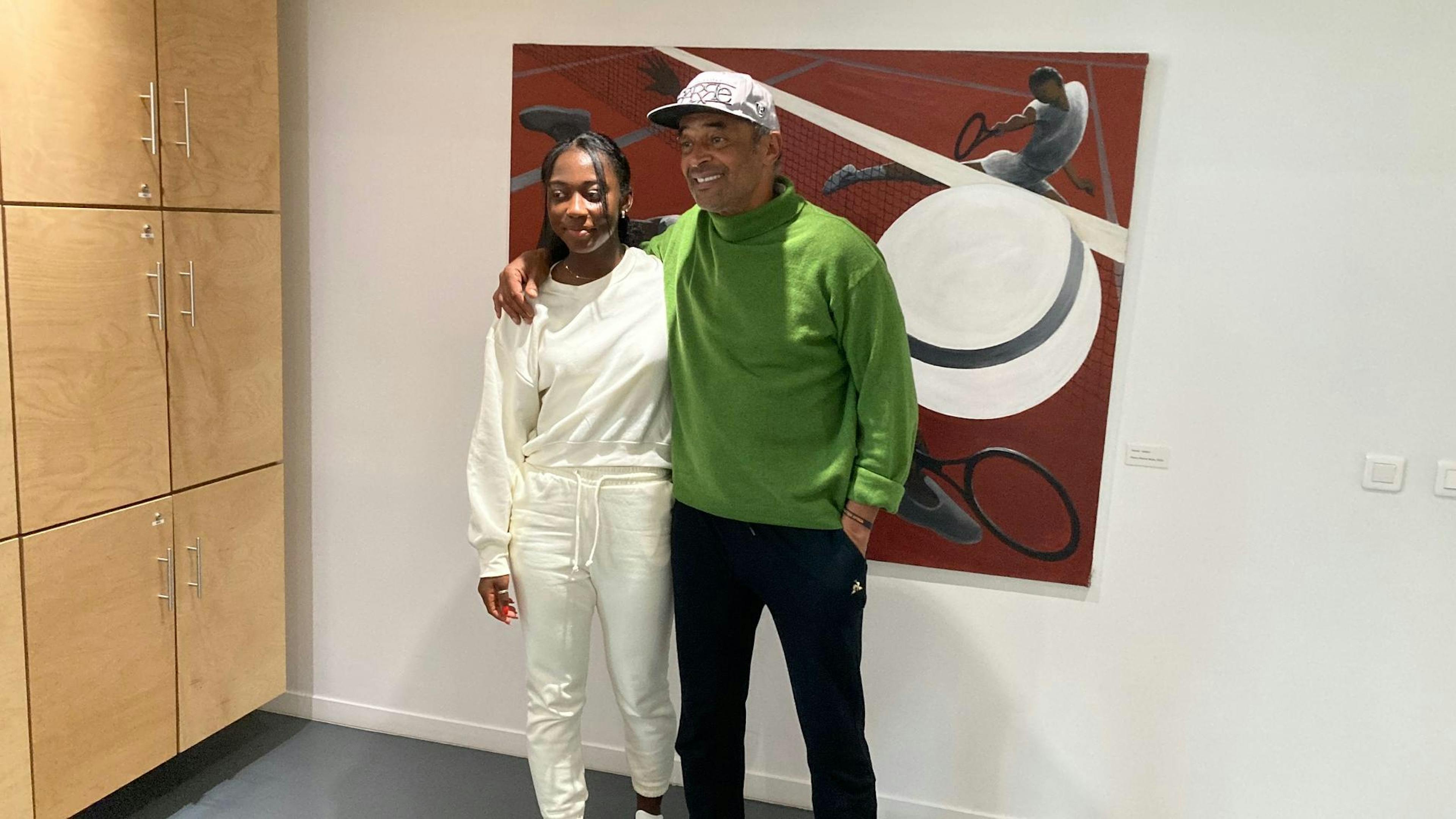 Yannick Noah avec la joueuse Océane Babel.