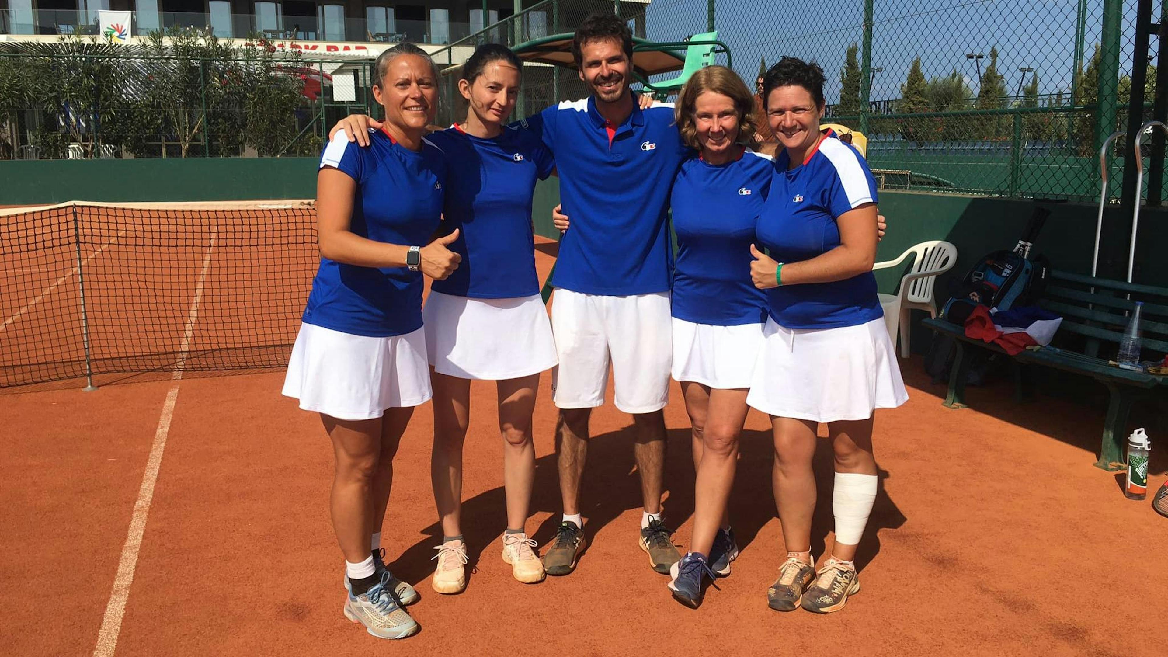 L'équipe de France dames avec Xavier Lerays.