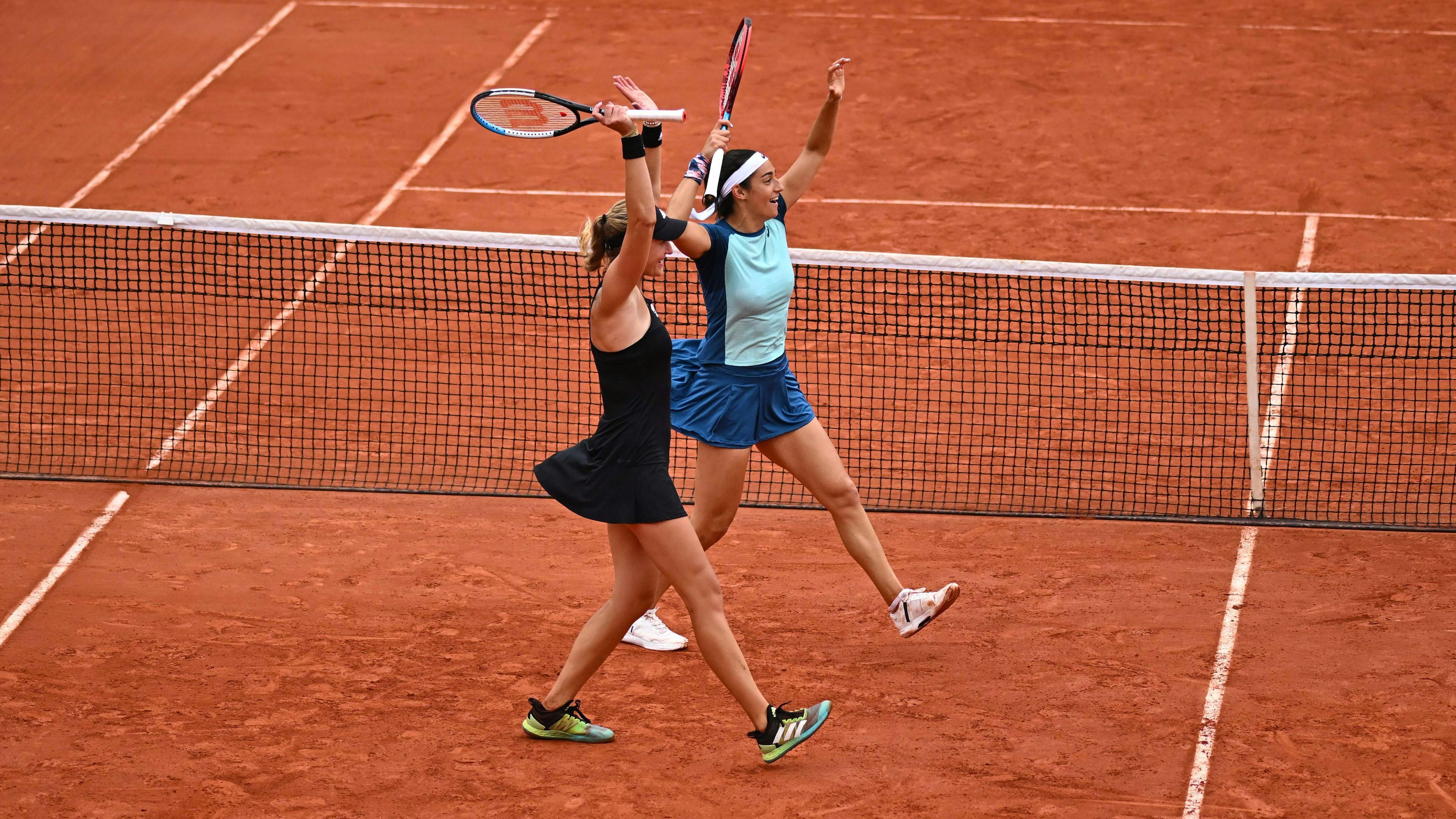 La joie des Françaises qui retrouvent le chemin de la finale de Roland-Garros en commun, six ans plus tard.