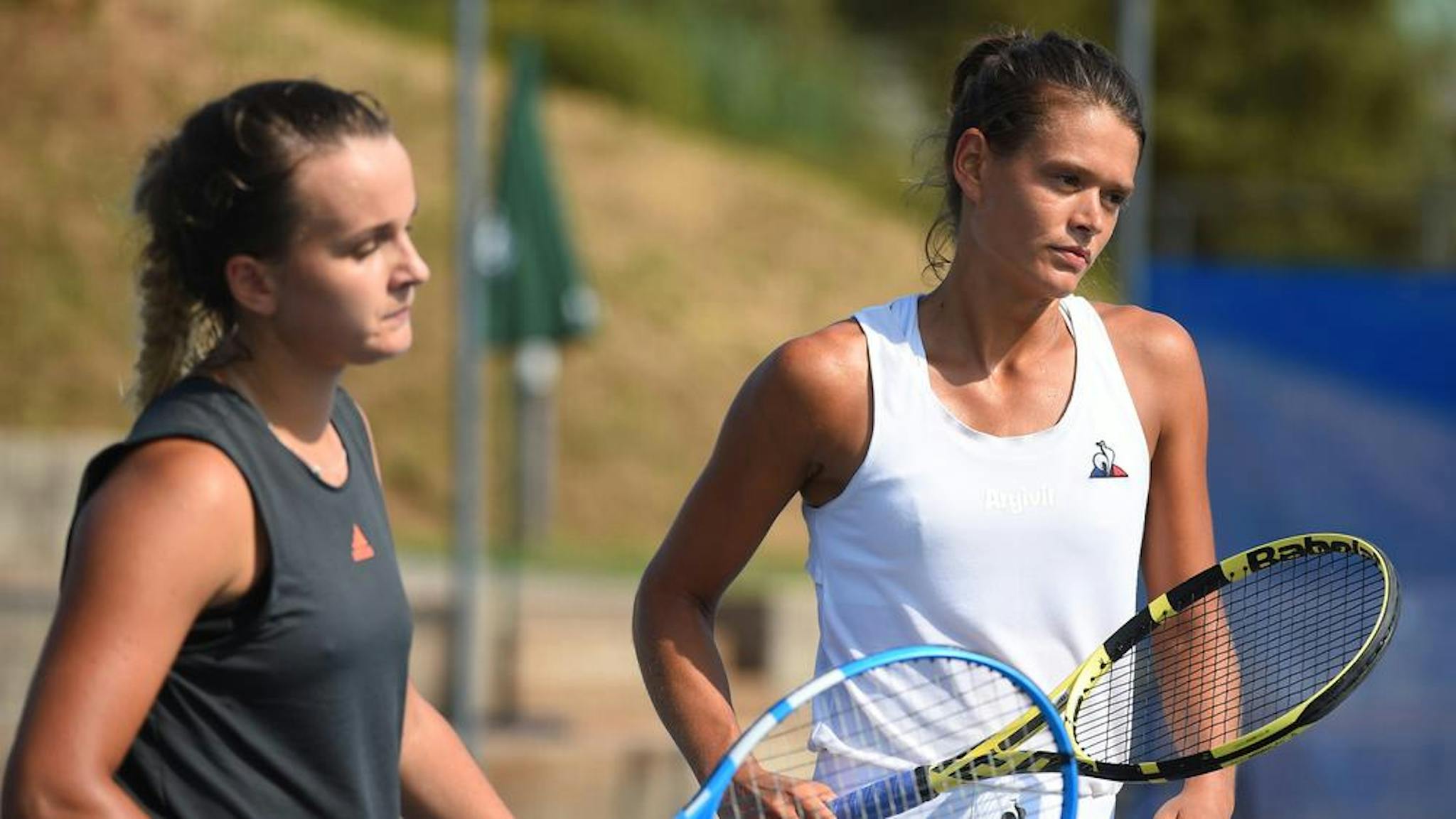 Clara Burel et Chloé Paquet feront équipe en double dames