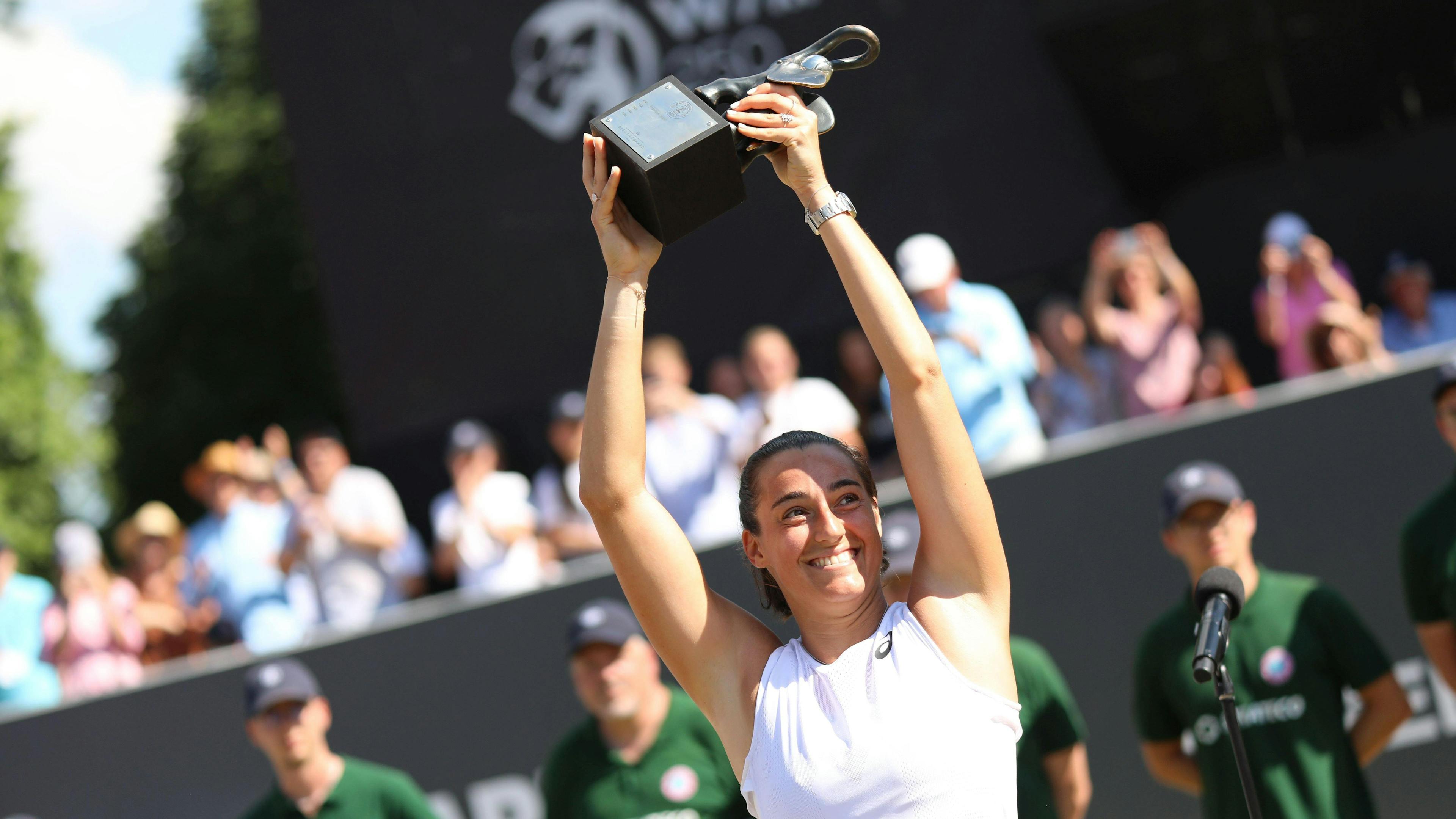 Premier trophée de l'été de rêve de Caroline Garcia !