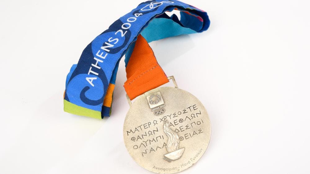 La médaille d'argent obtenue à Athènes par Amélie Mauresmo