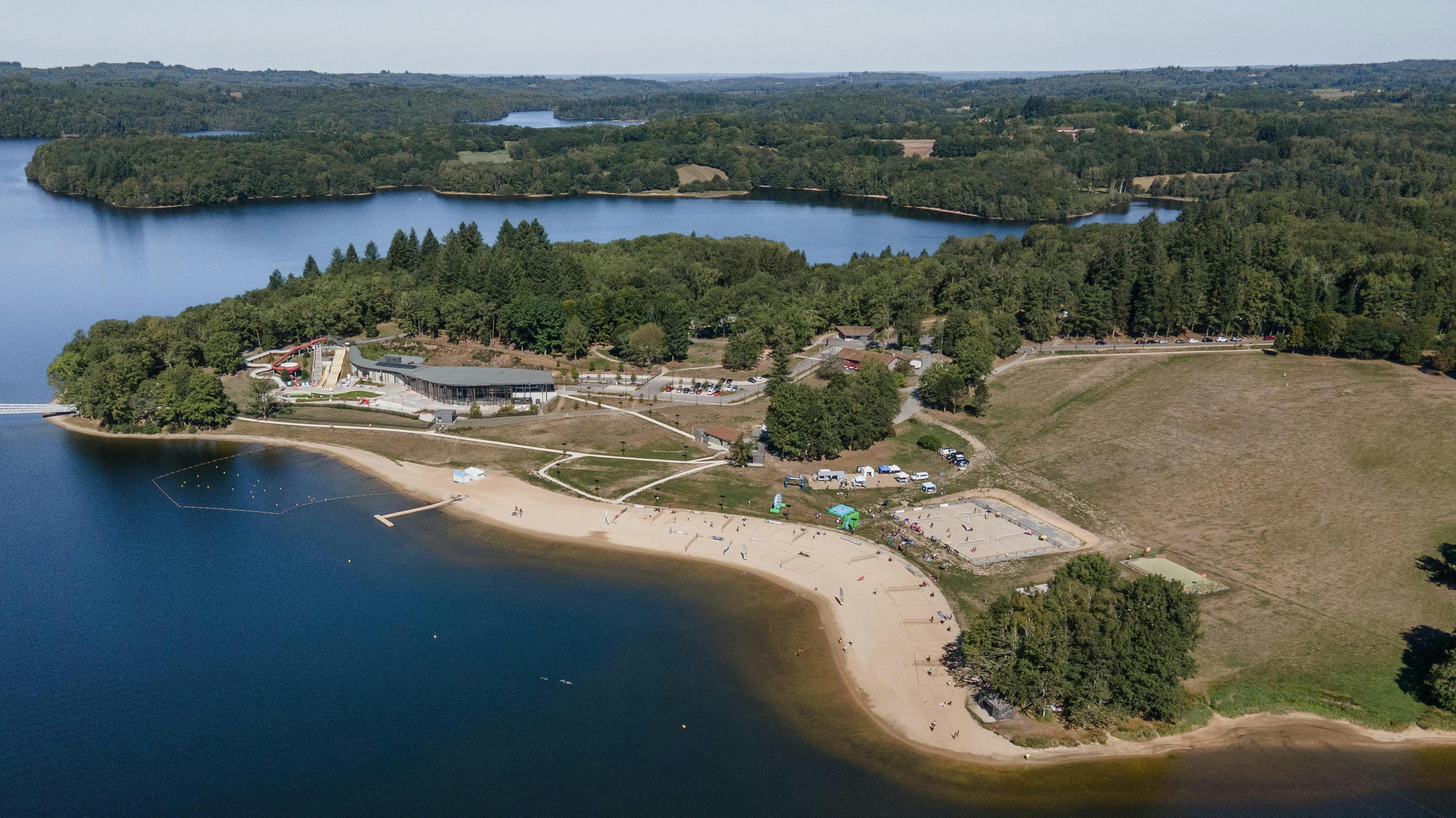 Un plan d'eau dynamisé par le beach tennis en Haute-Vienne !