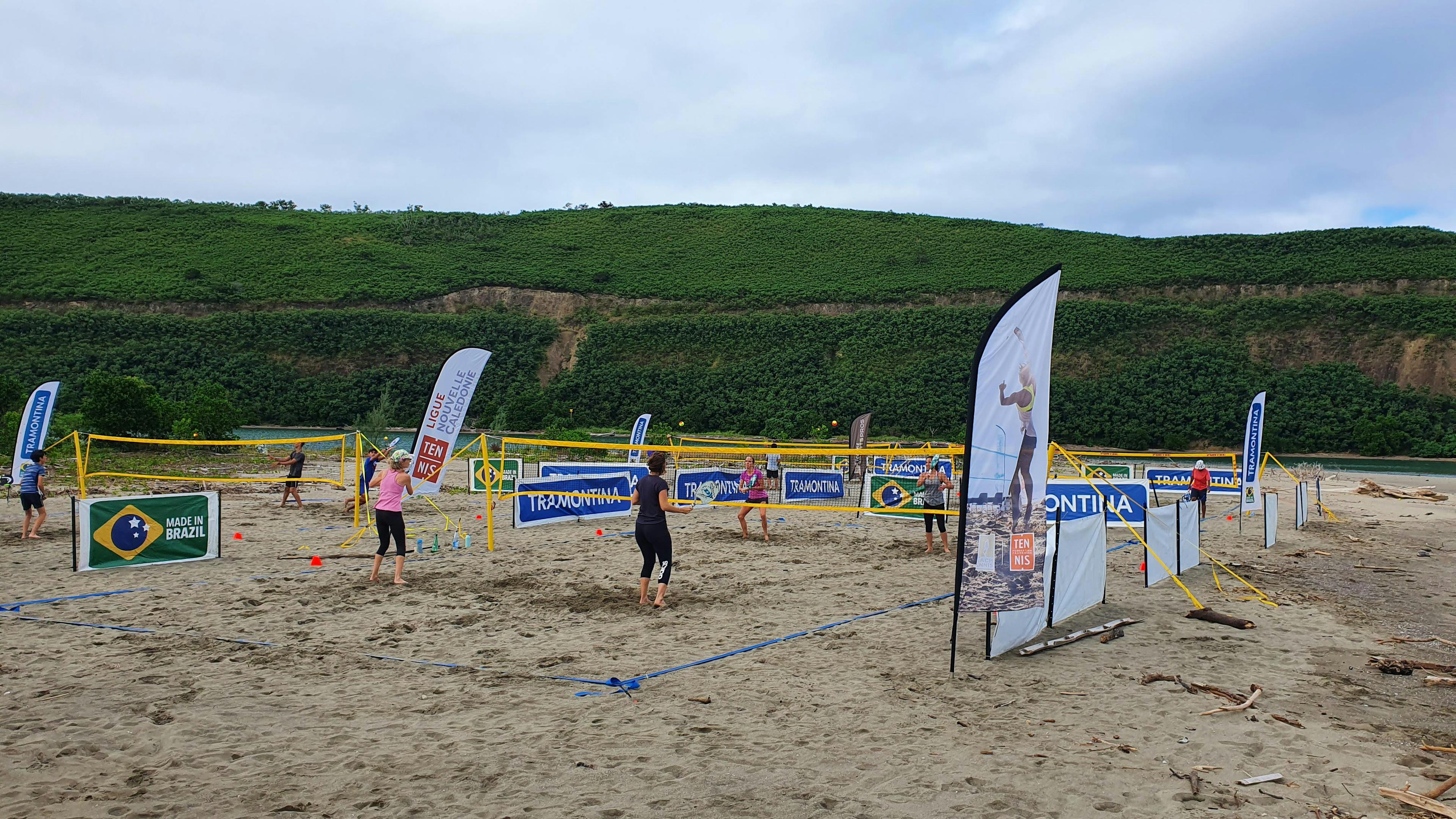 Les tournois de beach tennis fleurissent sur les plages de Nouvelle-Calédonie.