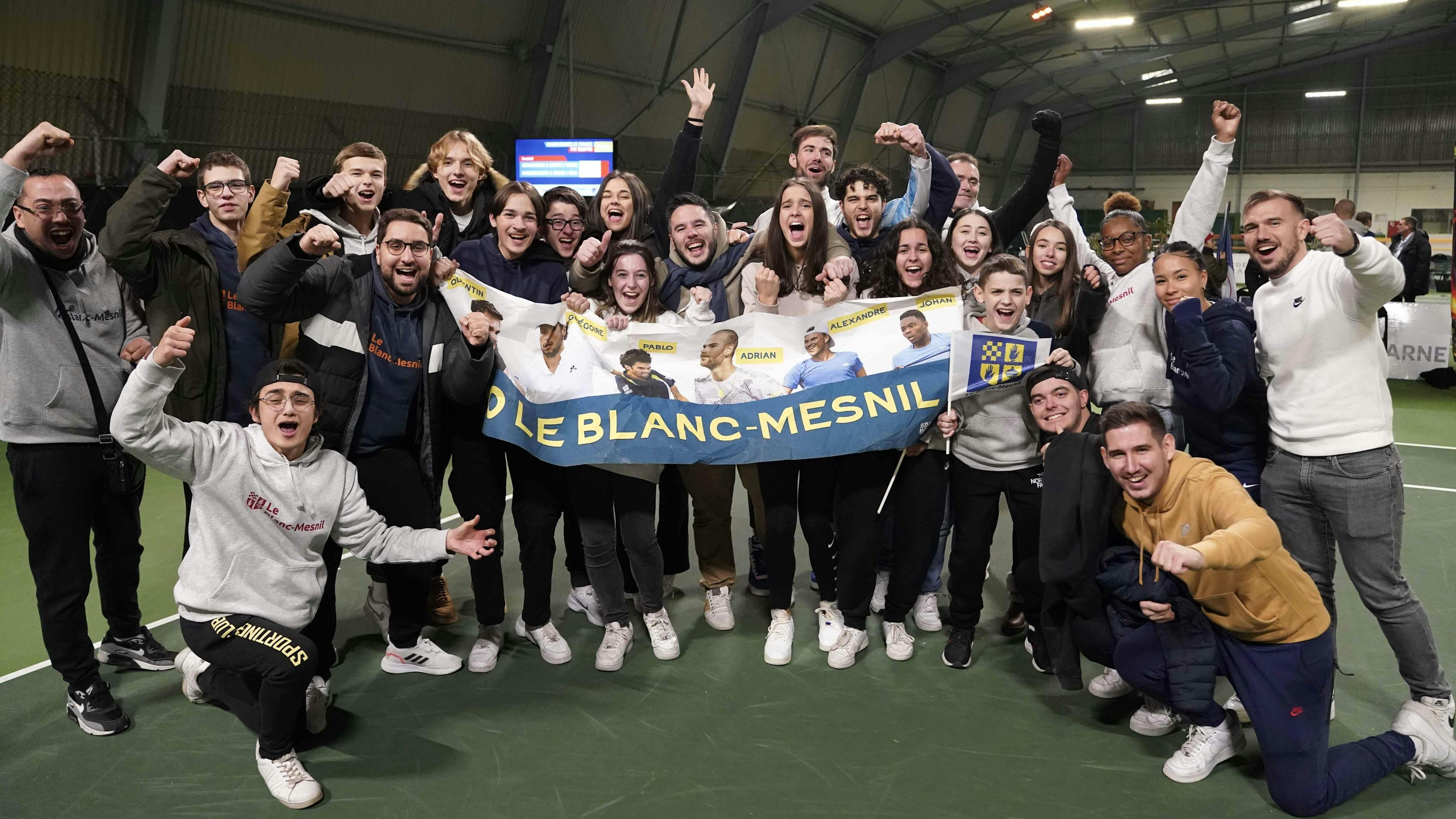 Le premier titre de champion de France est fêté dignement par les supporters de Blanc-Mesnil !