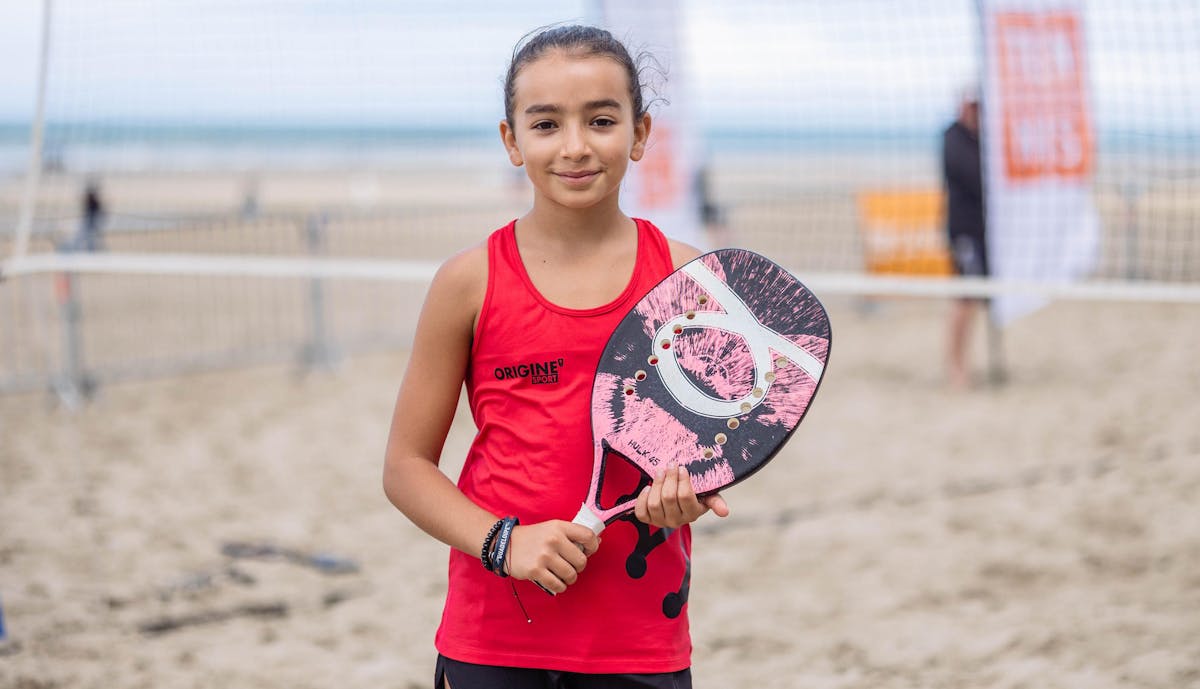 Camélia Lapeyre (11 ans), plus jeune participante des Championnats de France de beach tennis 2022 | Fédération française de tennis