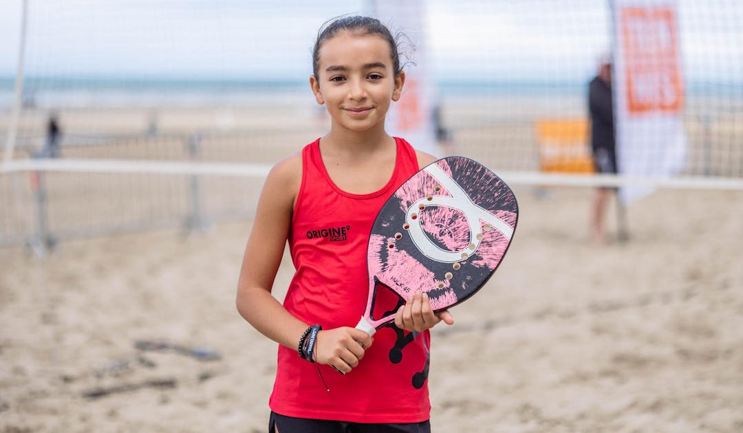 Camélia Lapeyre (11 ans), plus jeune participante des Championnats de France de beach tennis 2022 | Fédération française de tennis