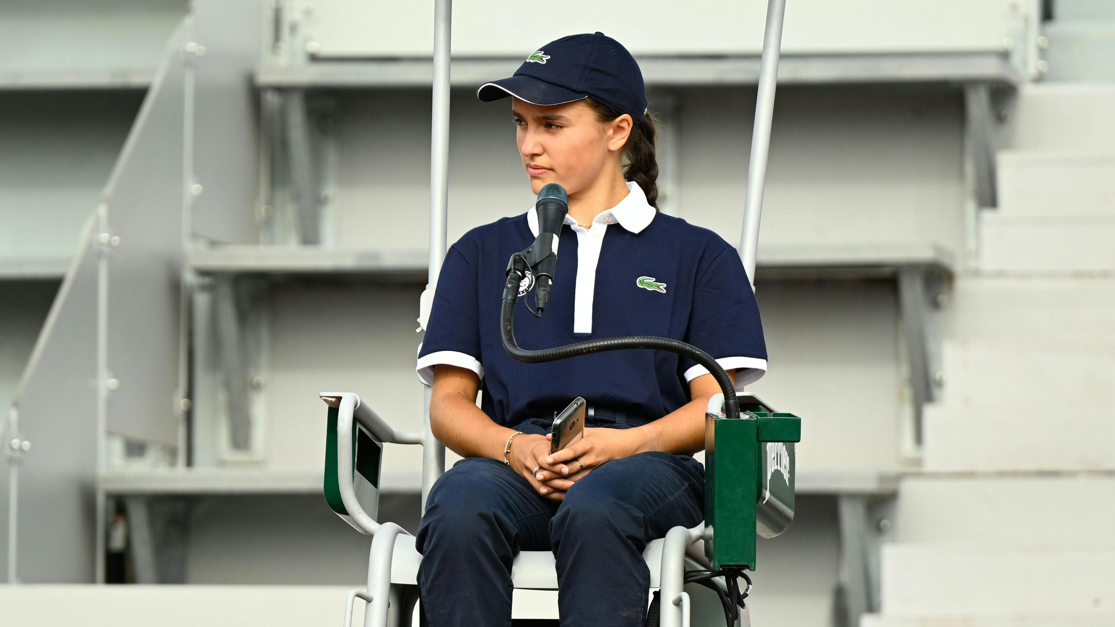 Claire Poeys, sur la chaise d'arbitre