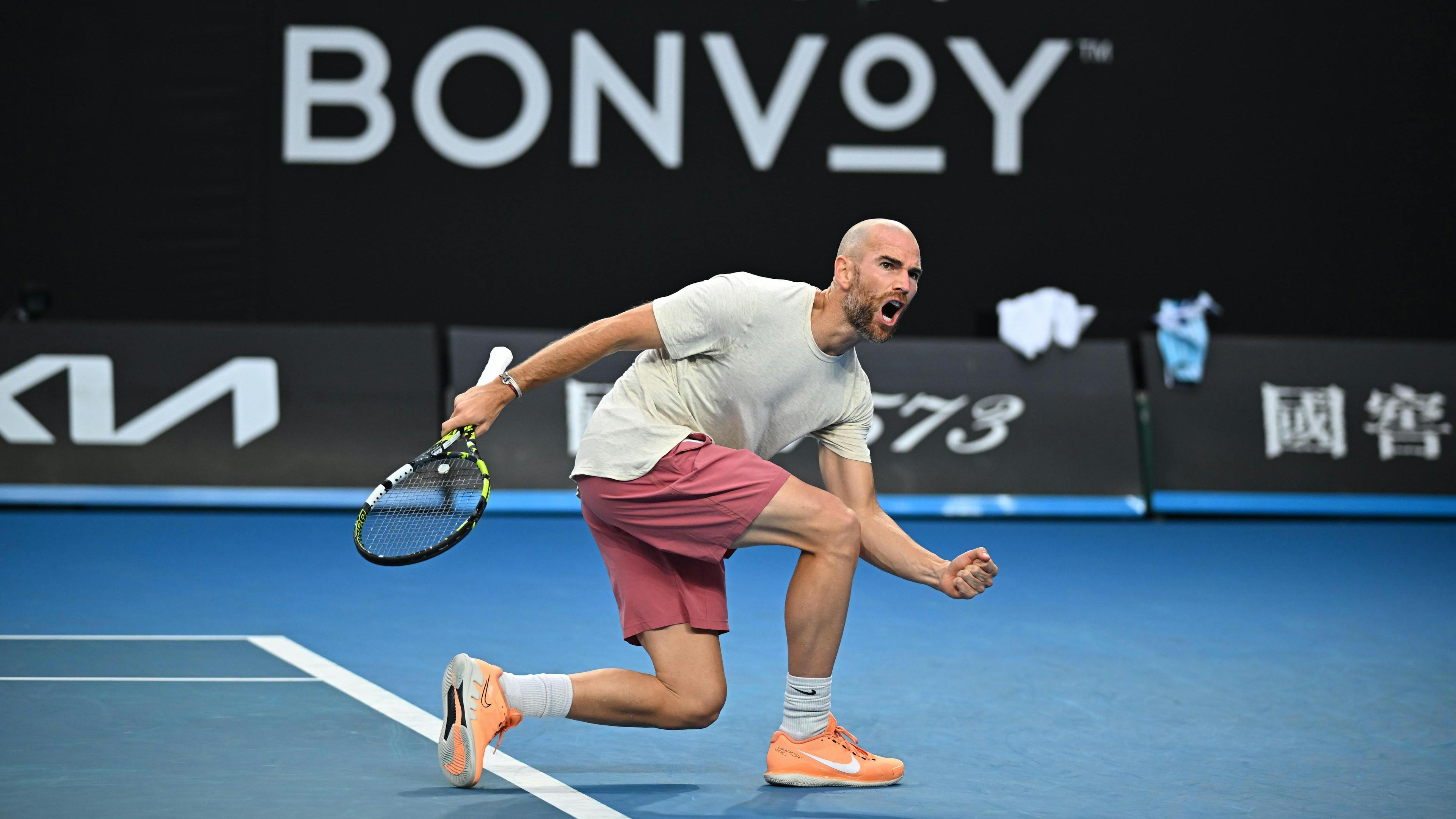 La joie d'Adrian Mannarino, tombeur d'Isner.