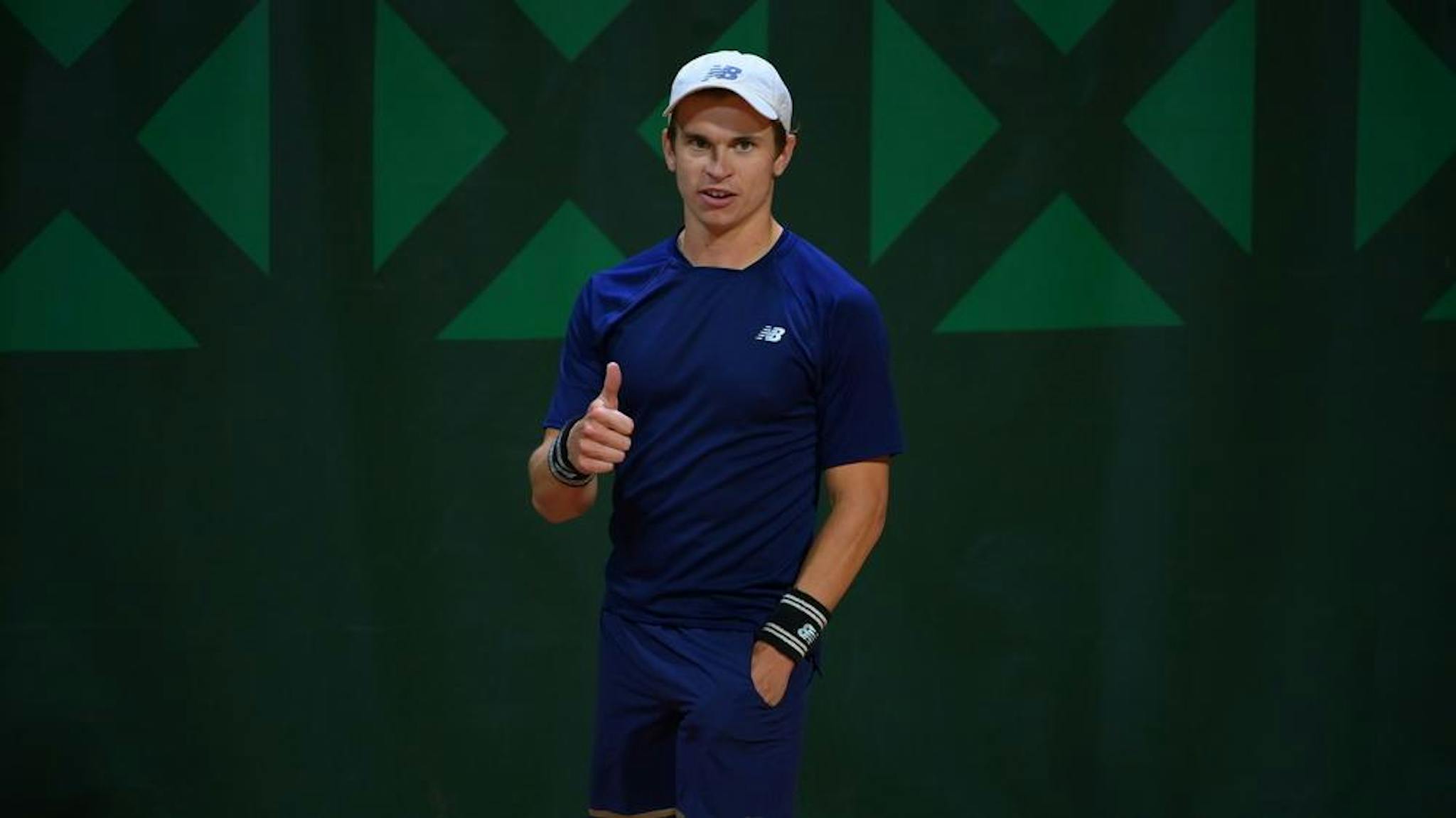 Evan Furness est passé tout près du grand tableau de Roland-Garros cette année. Oubliés ses complexes de taille chez les juniors !