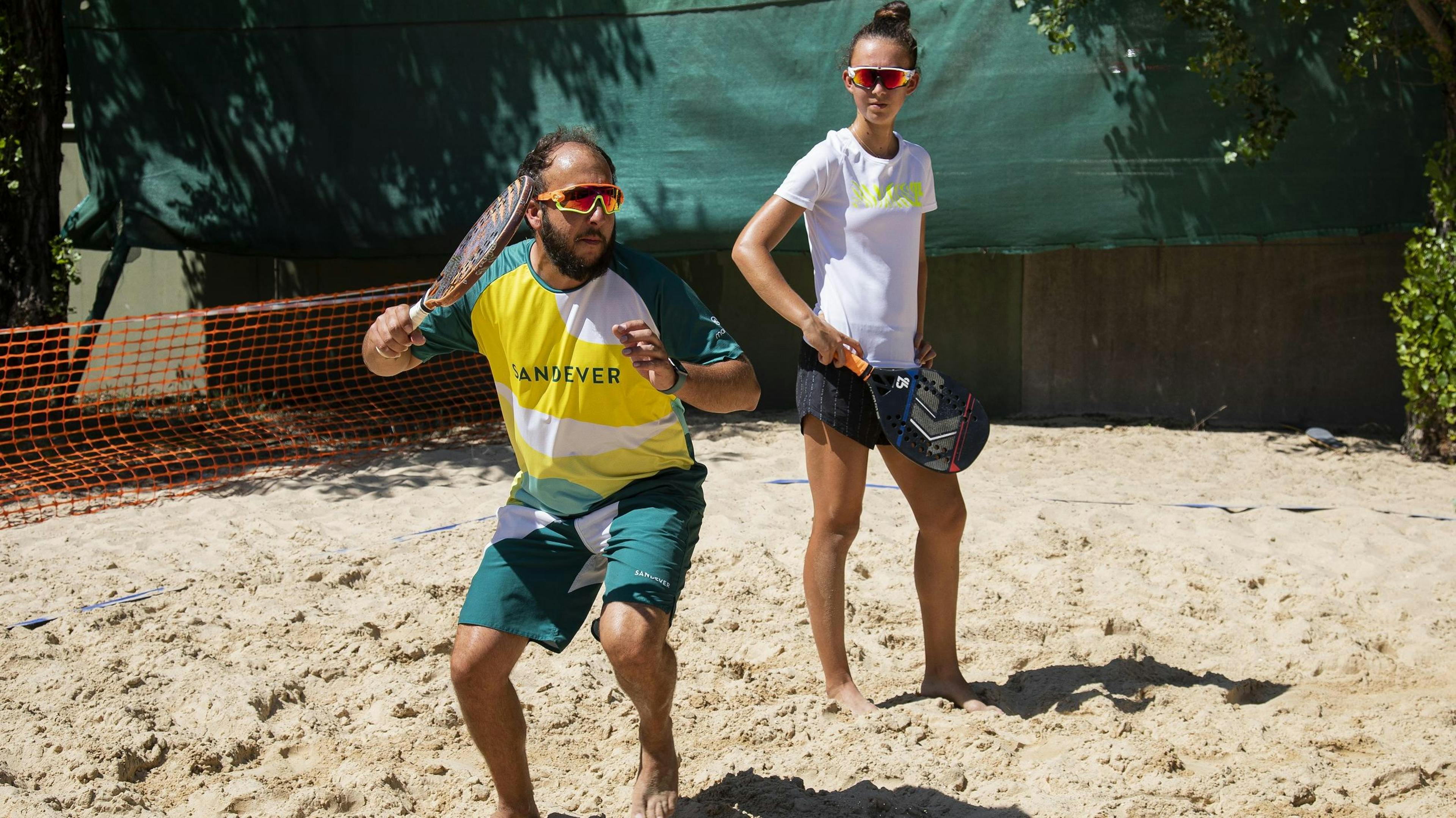 Jérôme Maillot en pleine démonstration, aux côtés de Lola Barrau.