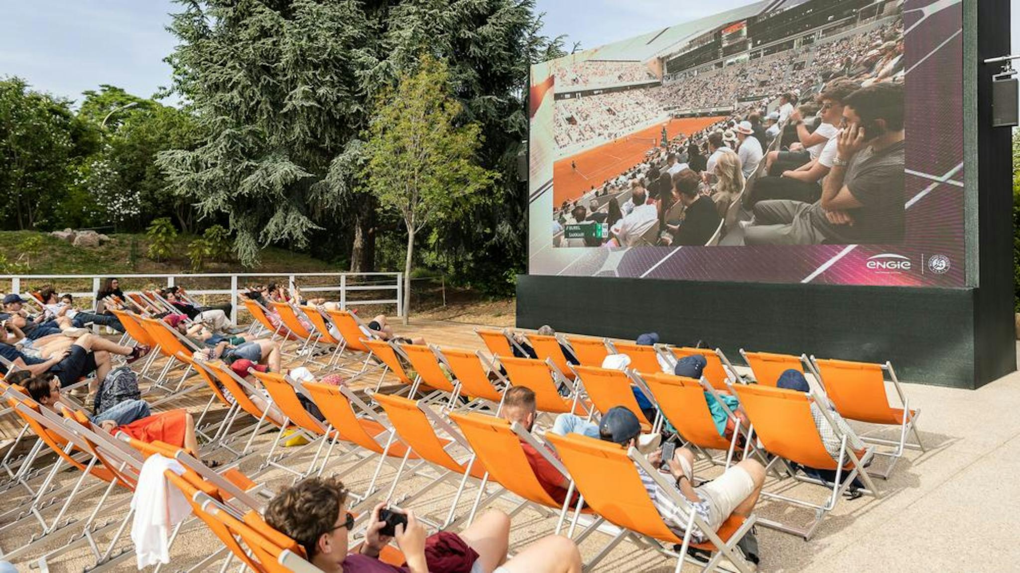 Dans votre canapé ou dans les transats du stade, laissez votre cerveau s'imprégner des beaux coups de Roland-Garros.