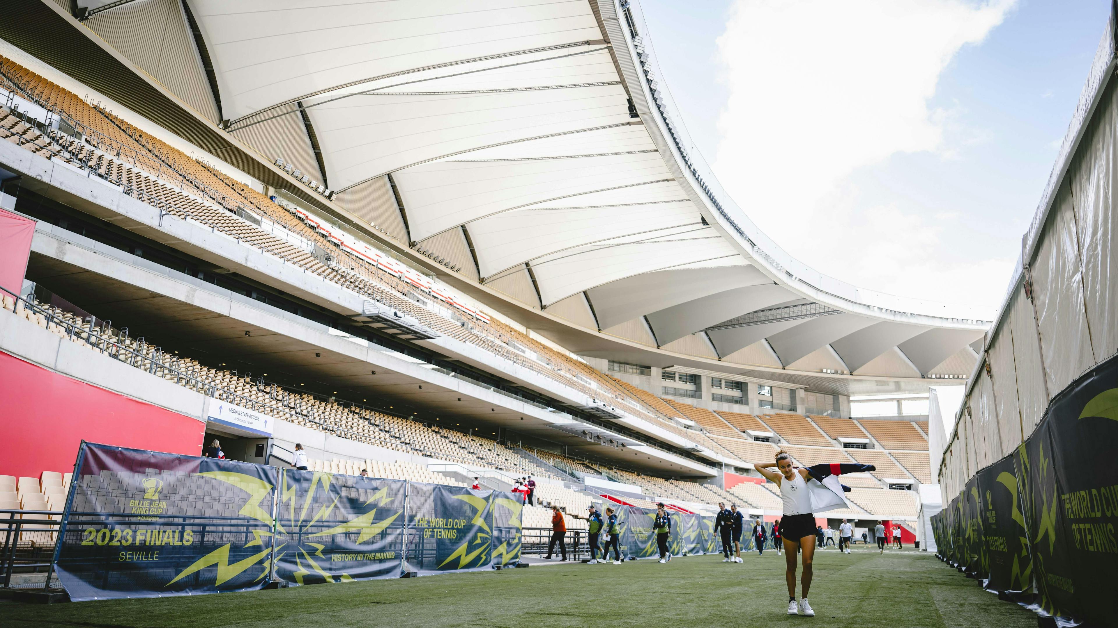 La phase finale, qui accueille 12 équipes, se déroule dans l'enceinte du stade olympique de Séville.