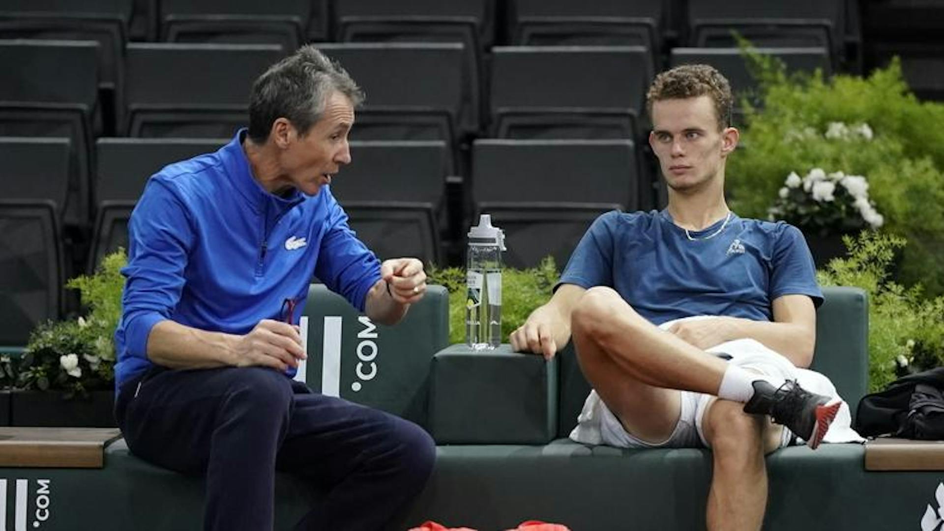 Le coaching de Yannick Quéré auprès de Luca Van Assche est pondéré, sans excès.