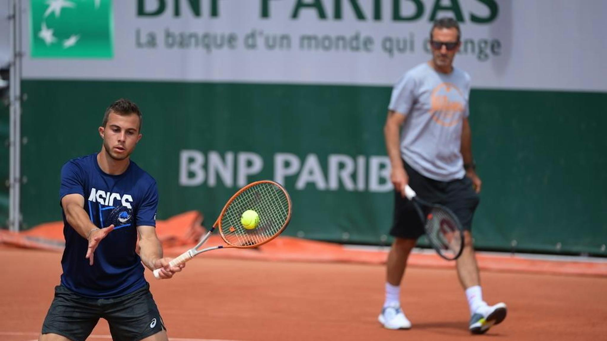 Hugo Gaston à l'entraînement sous l'oeil de Marc Barbier.