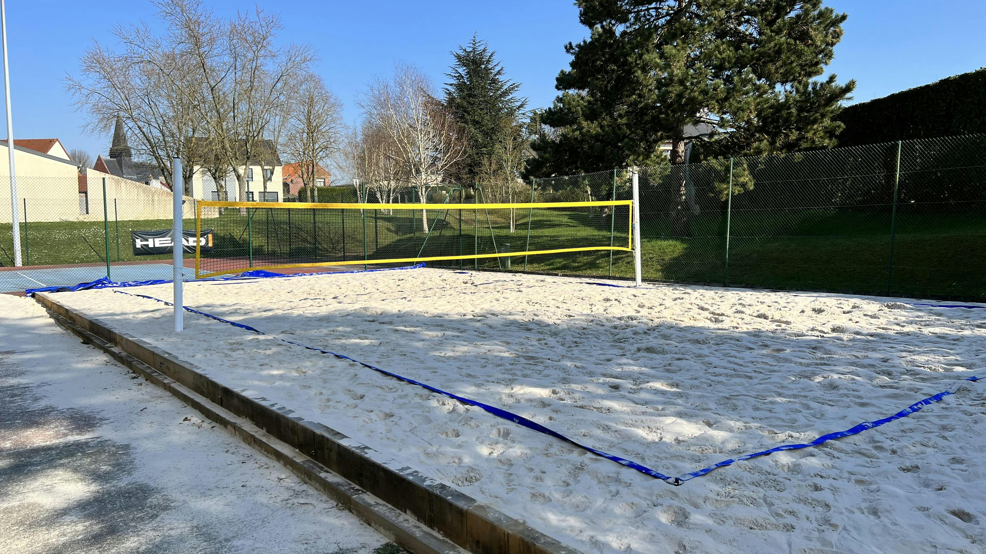 Le TC Dury a son terrain de beach tennis !