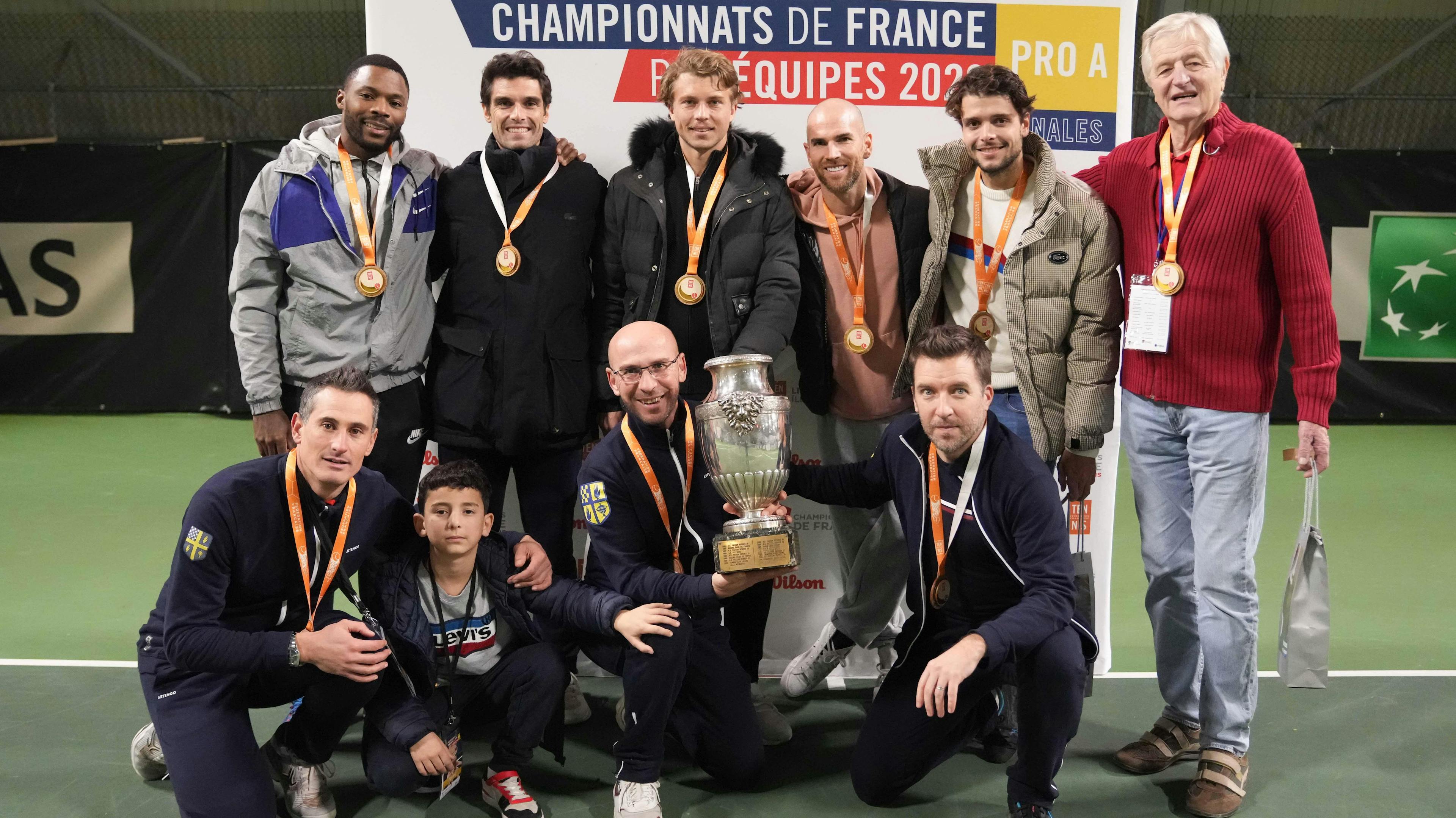 Une photo et un premier trophée pour la postérité !