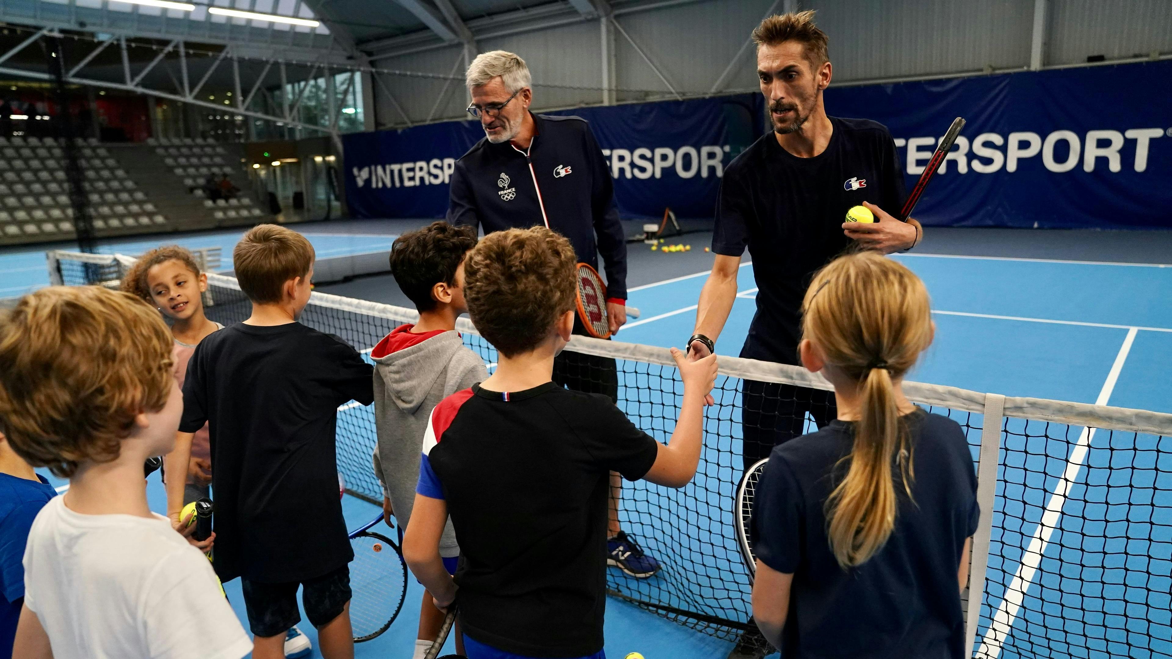 Un clinic avec les enfants pour finir la journée avec le président Gilles Moretton et le DTN Nicolas Escudé.