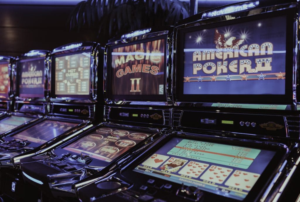 Slotmachines in het Family Game Center van Mons