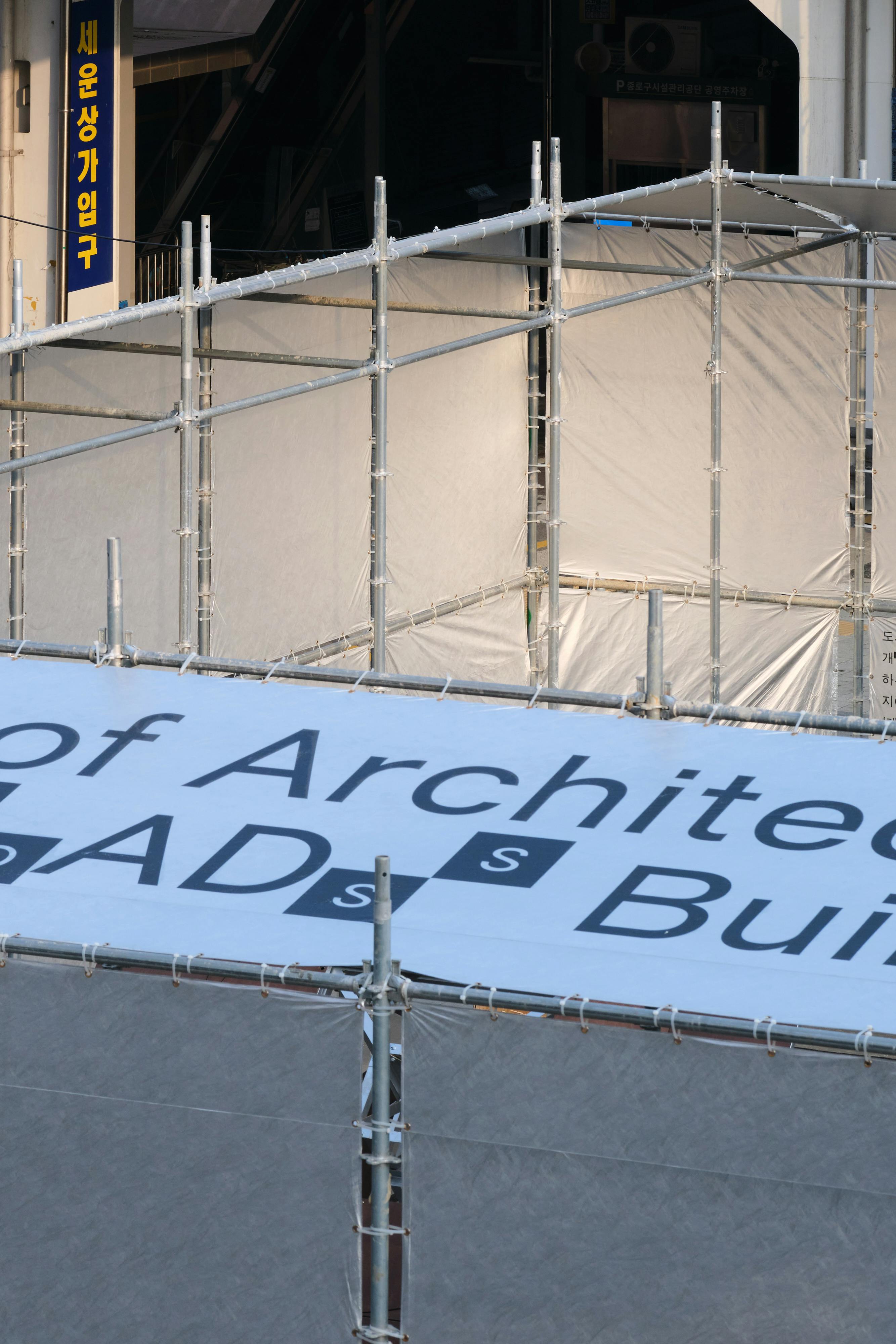 FHHH | 의심스러운 발자국, image size:2667x4000