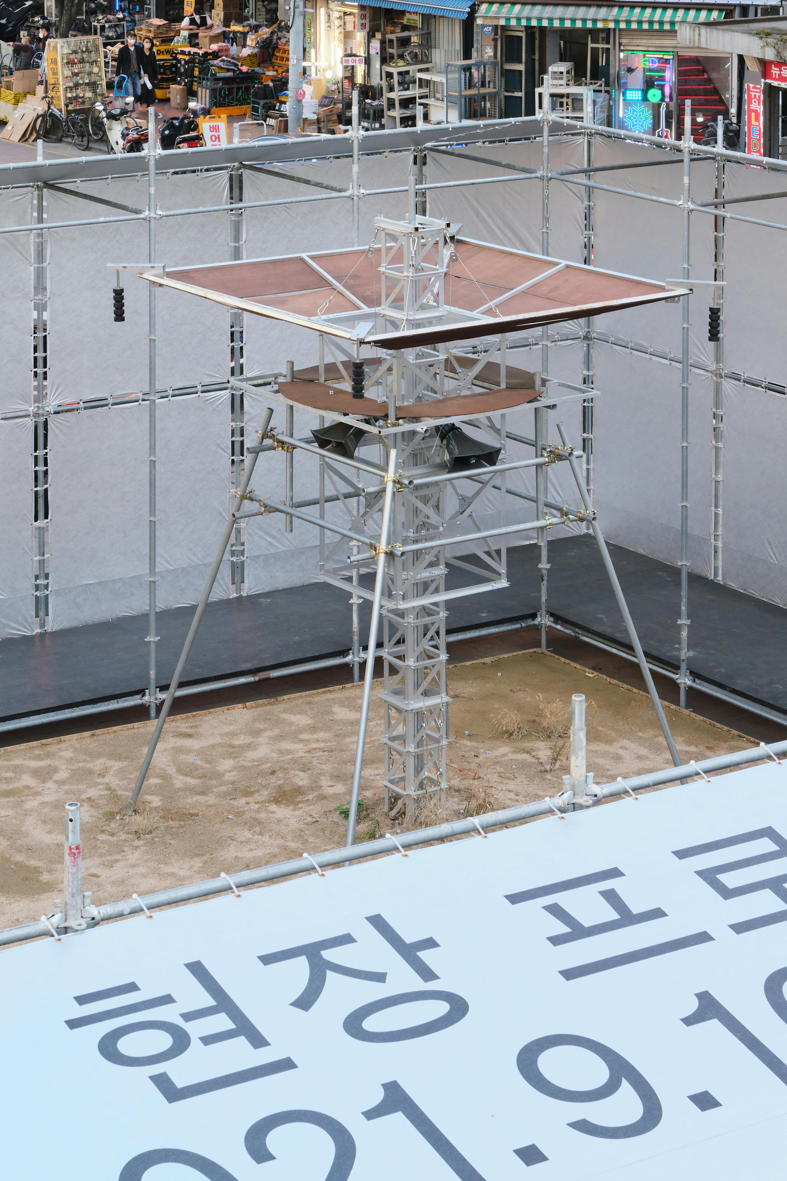 FHHH | 의심스러운 발자국, image size:2666x4000