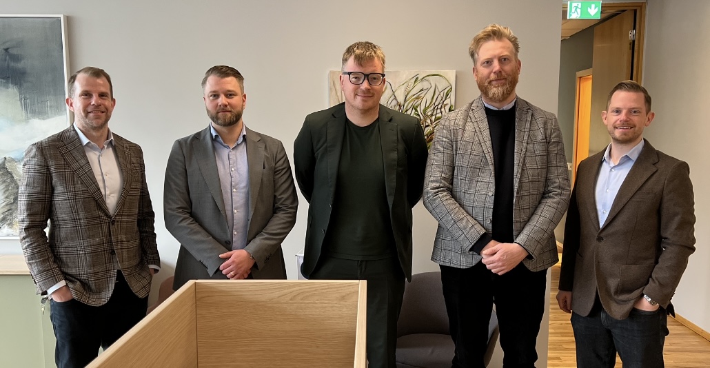 Tómas Eiríksson meðstofnandi Lagavita, Steinar Örn formaður FHSS, Jóhann Gunnar formaður SL, Hjalti Einarsson framkvæmdarstjóri Þjónustuskrifstofunnar og Jóhannes Eiríksson meðstofnandi Lagavita.