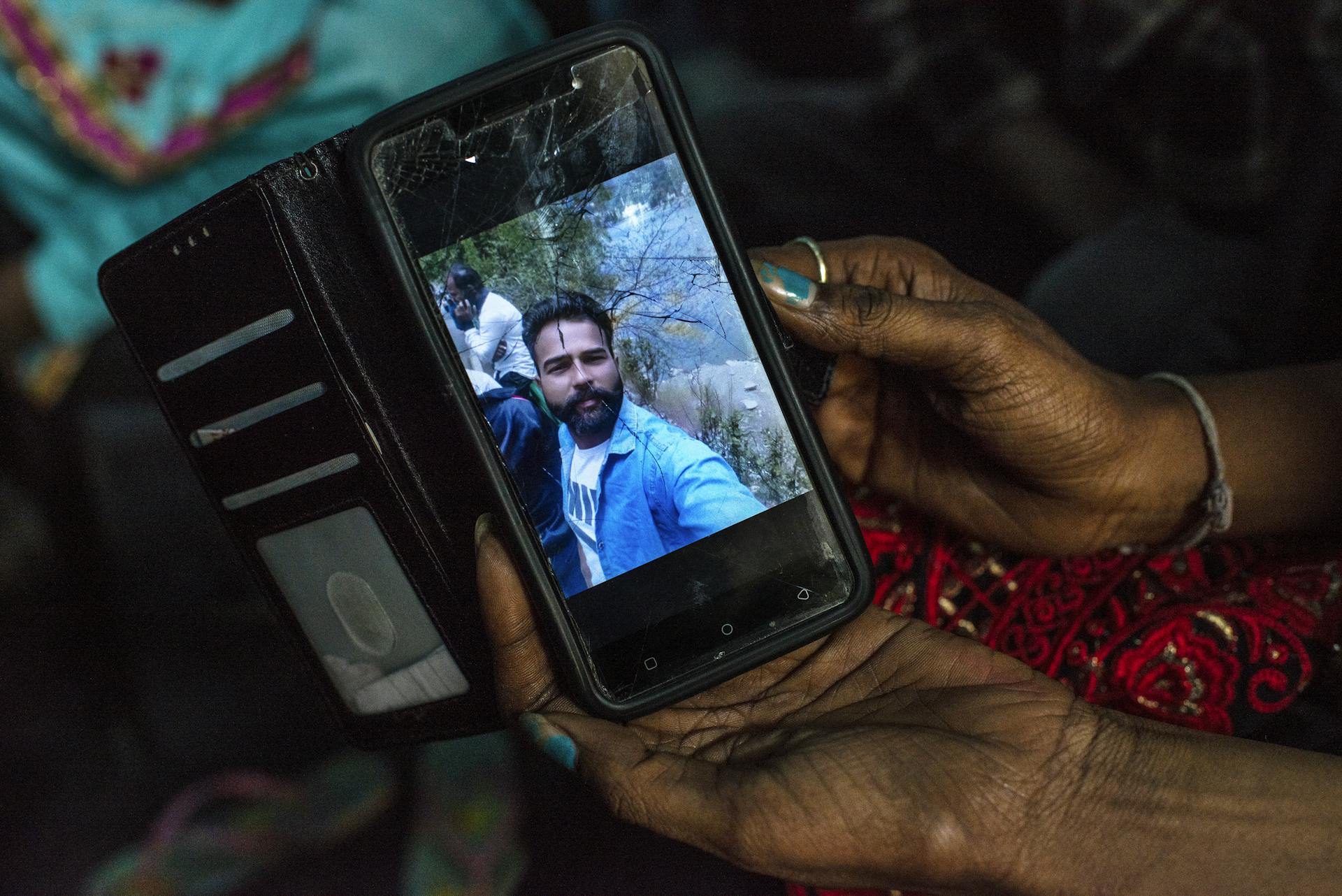 Kirandeep showing a photograph of her brother Jobandeep on her phone. Credit: Marco Valle
