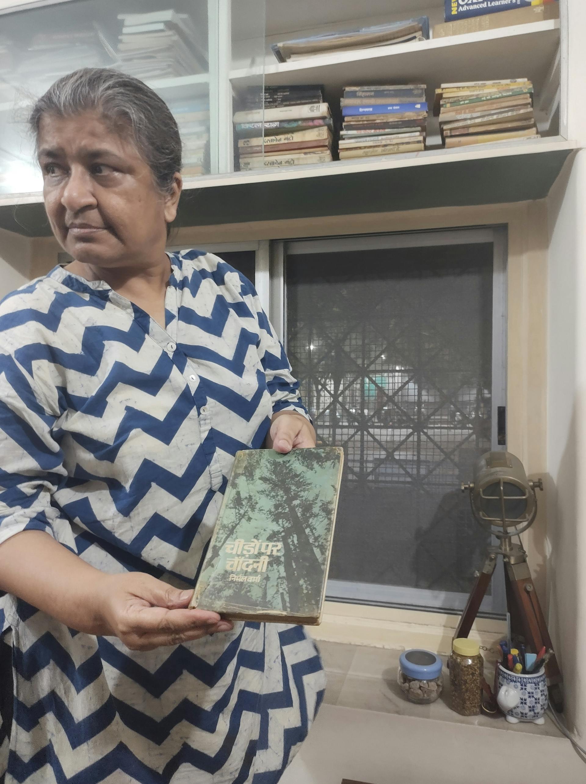 Chayanika at her Mumbai residence in April 2022, holding out her copy of Nirmal Verma’s ‘Cheeron par Chandni.’ Credit: Bishal Kumar Dey