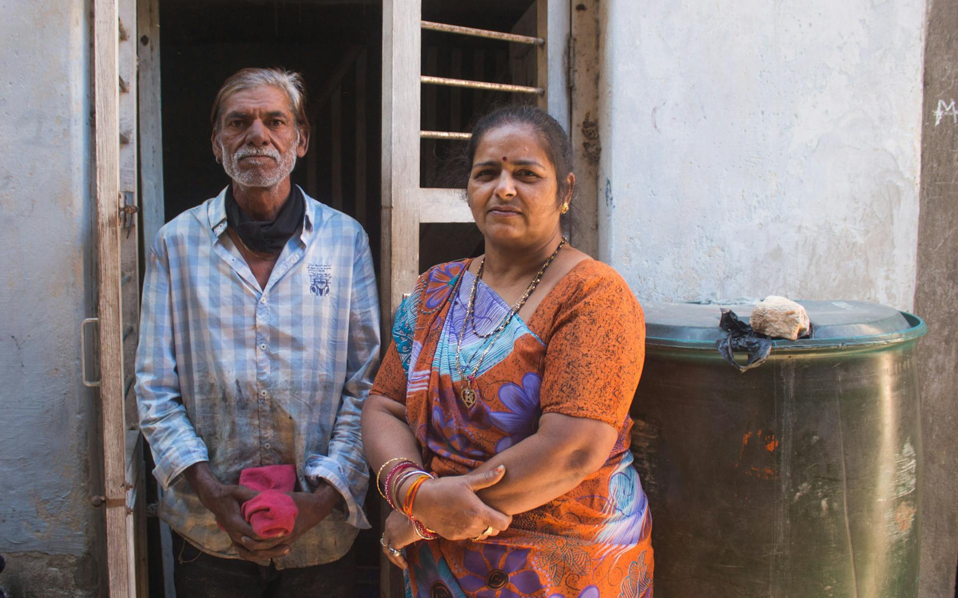 Mavjibhai and Diuben at their home in Porbandar. Credit: Vaishnavi Suresh