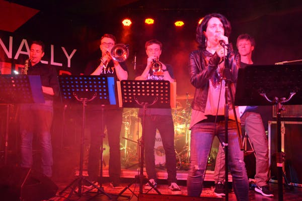 Finally Friday in Berlin – mit „Mean Flowers“ und „MehrMusikOrchester“