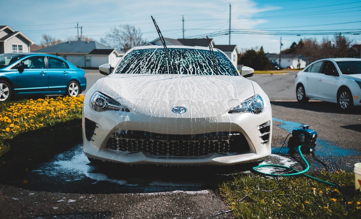 How To Clean Your Car Without Making It Streaky Findandfundmycar