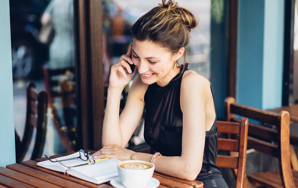 woman at a cafe talking on the phone