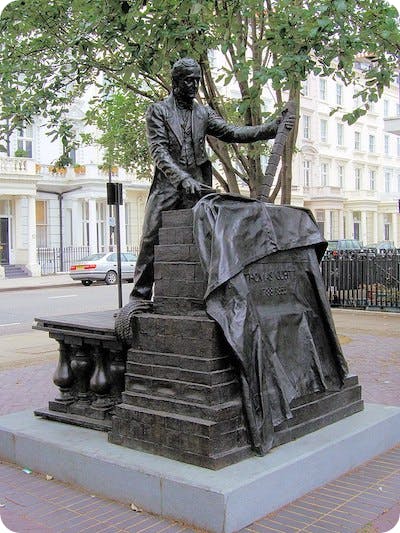 Thomas Cubitt statue