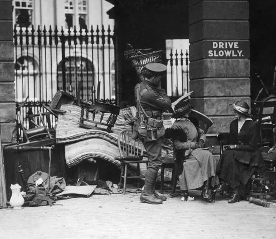 bare-feet-furs-and-a-girls-bravery-stories-from-the-irish-rebellion-header