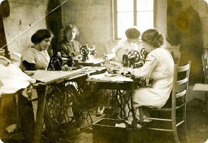 Suffragette factory workers, c. 1914-1915